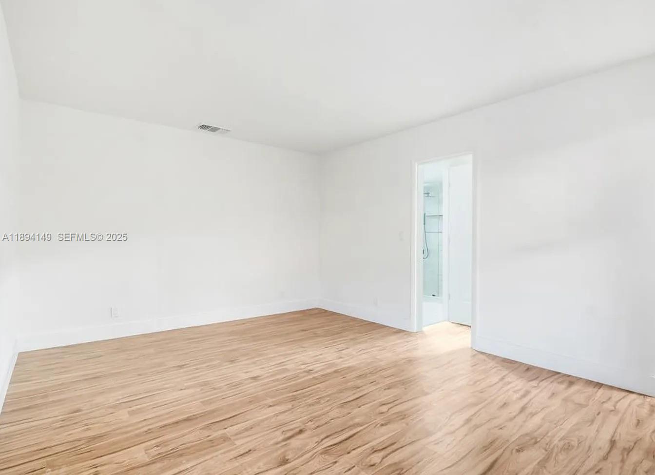 TRES VIDAS CONDO ONE - Residential