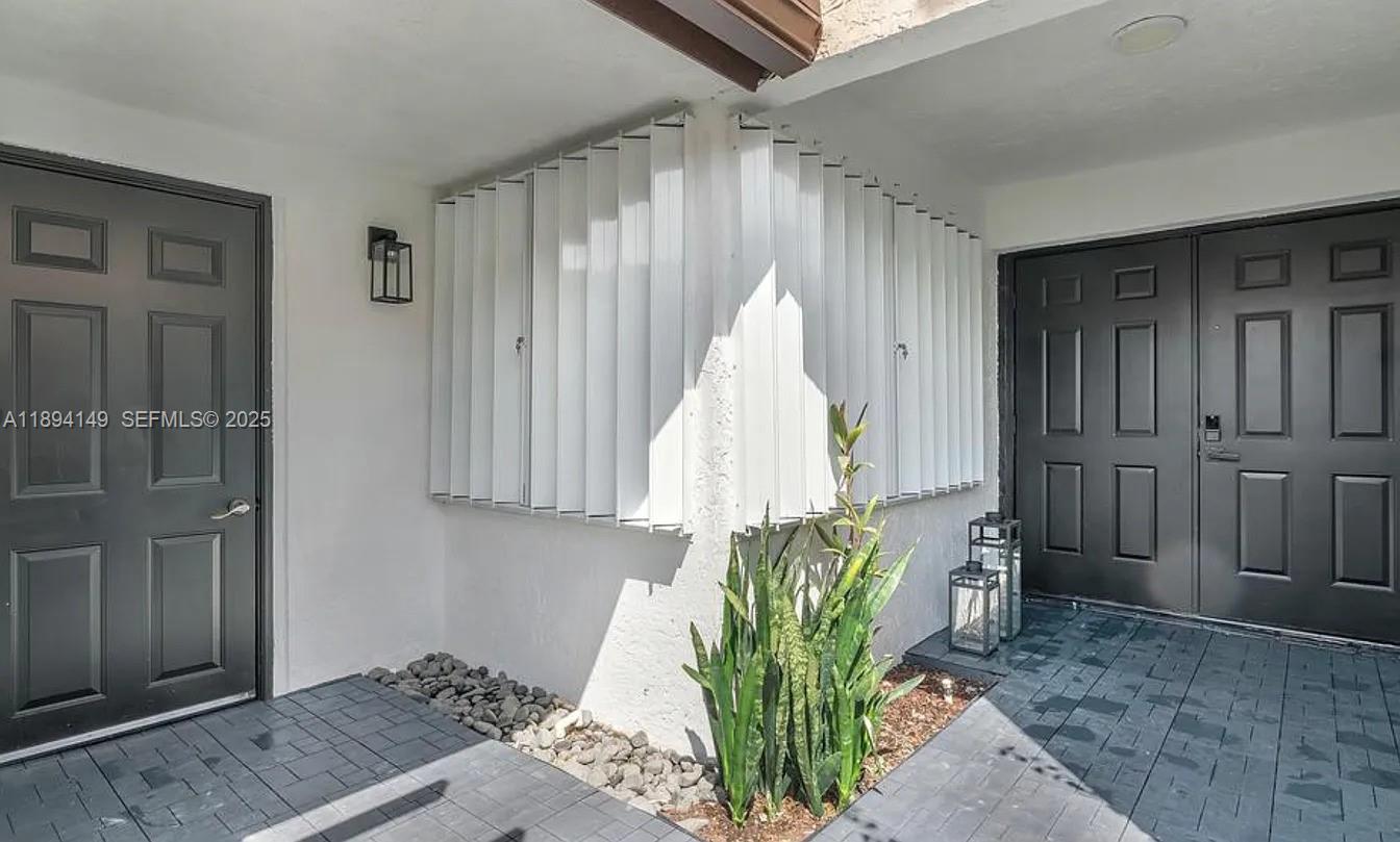 TRES VIDAS CONDO ONE - Residential