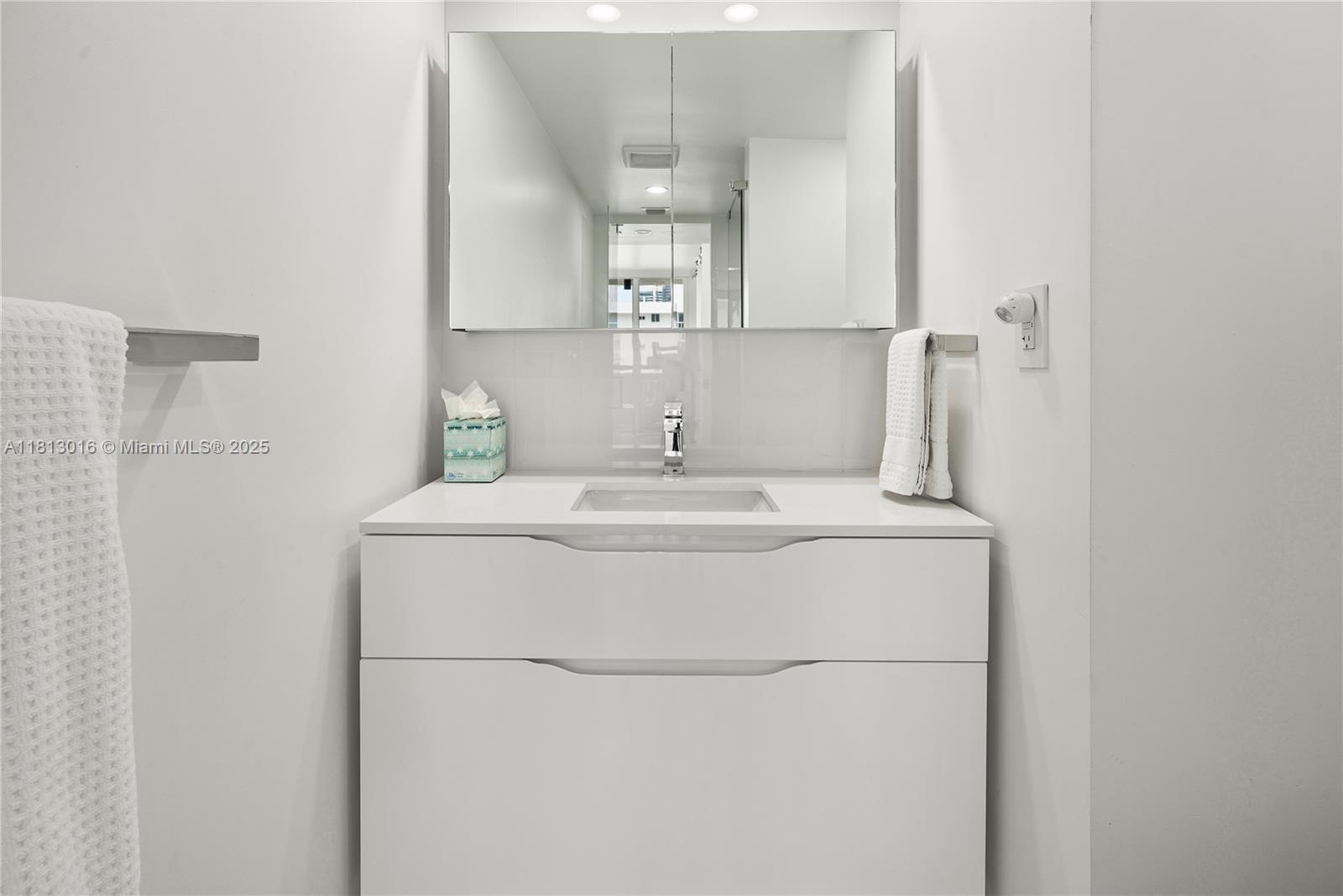 2555 Collins Ave 1714