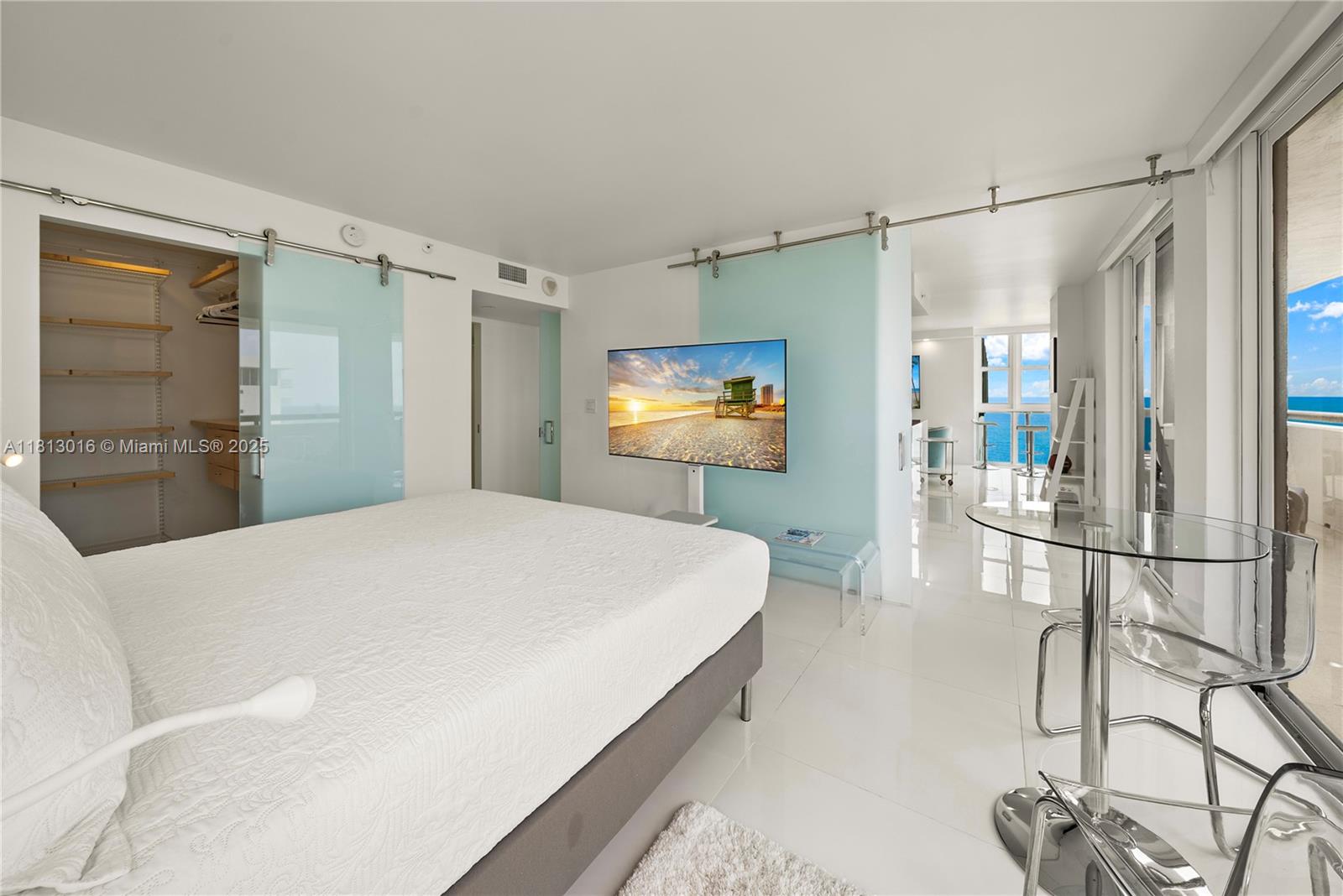 2555 Collins Ave 1714