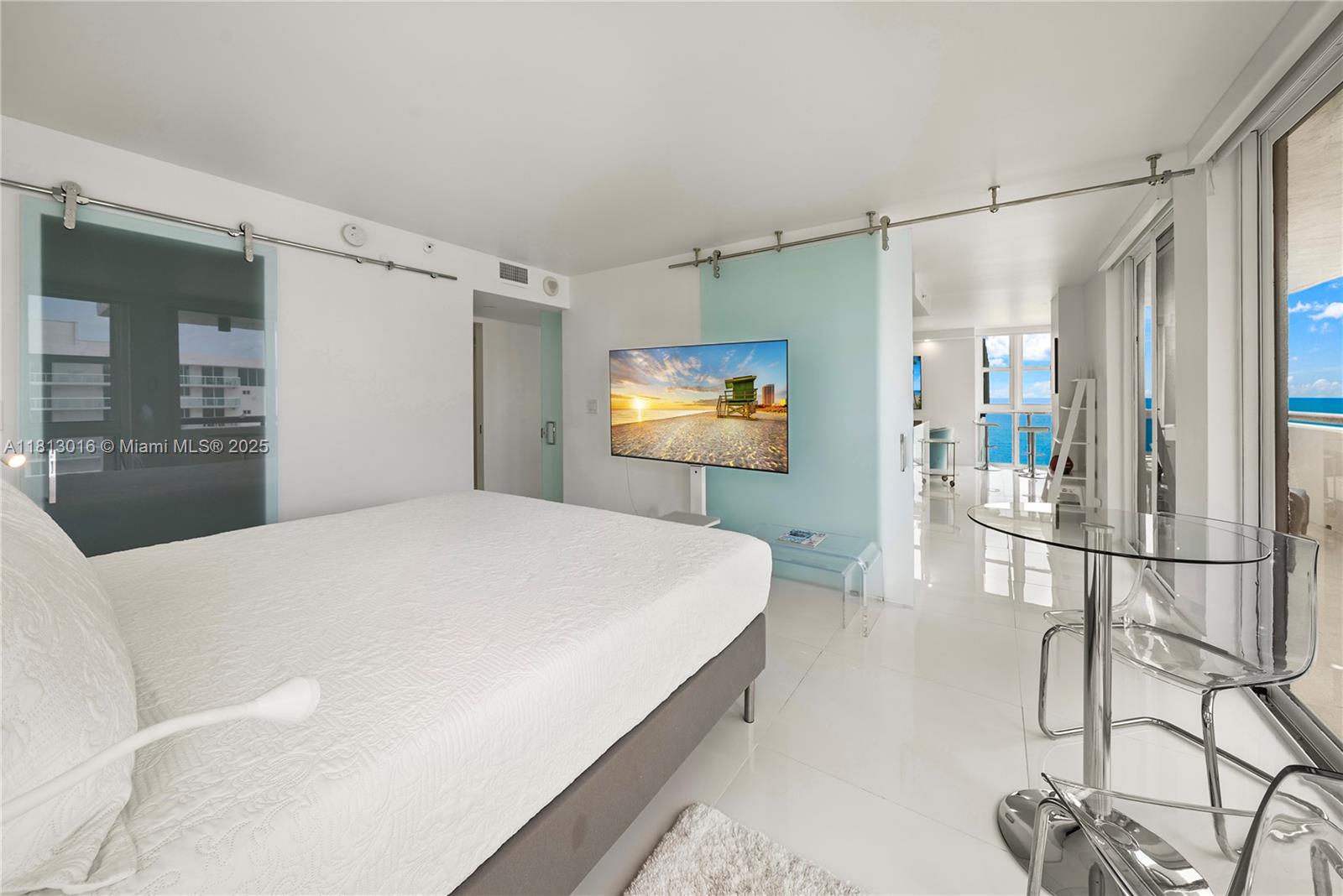 2555 Collins Ave 1714