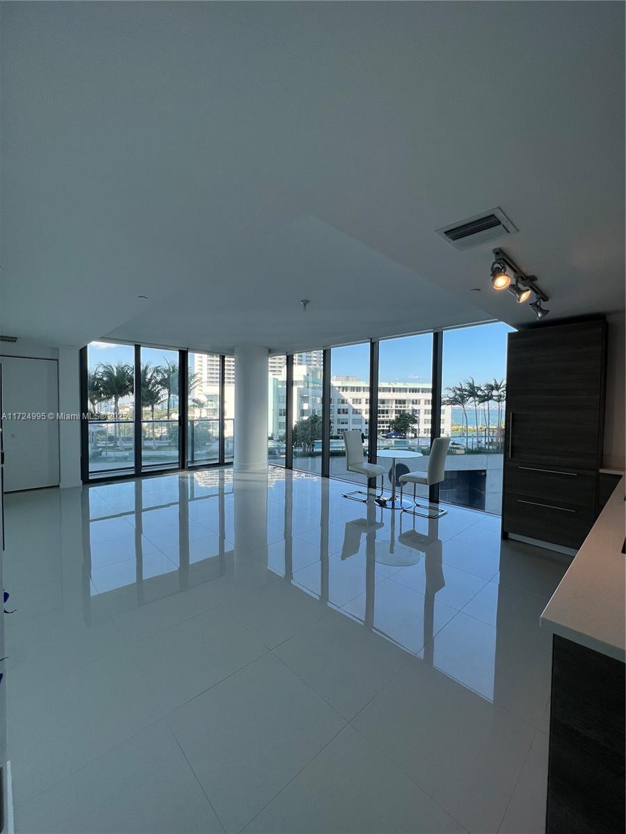 PARAISO BAY CONDO - Residential