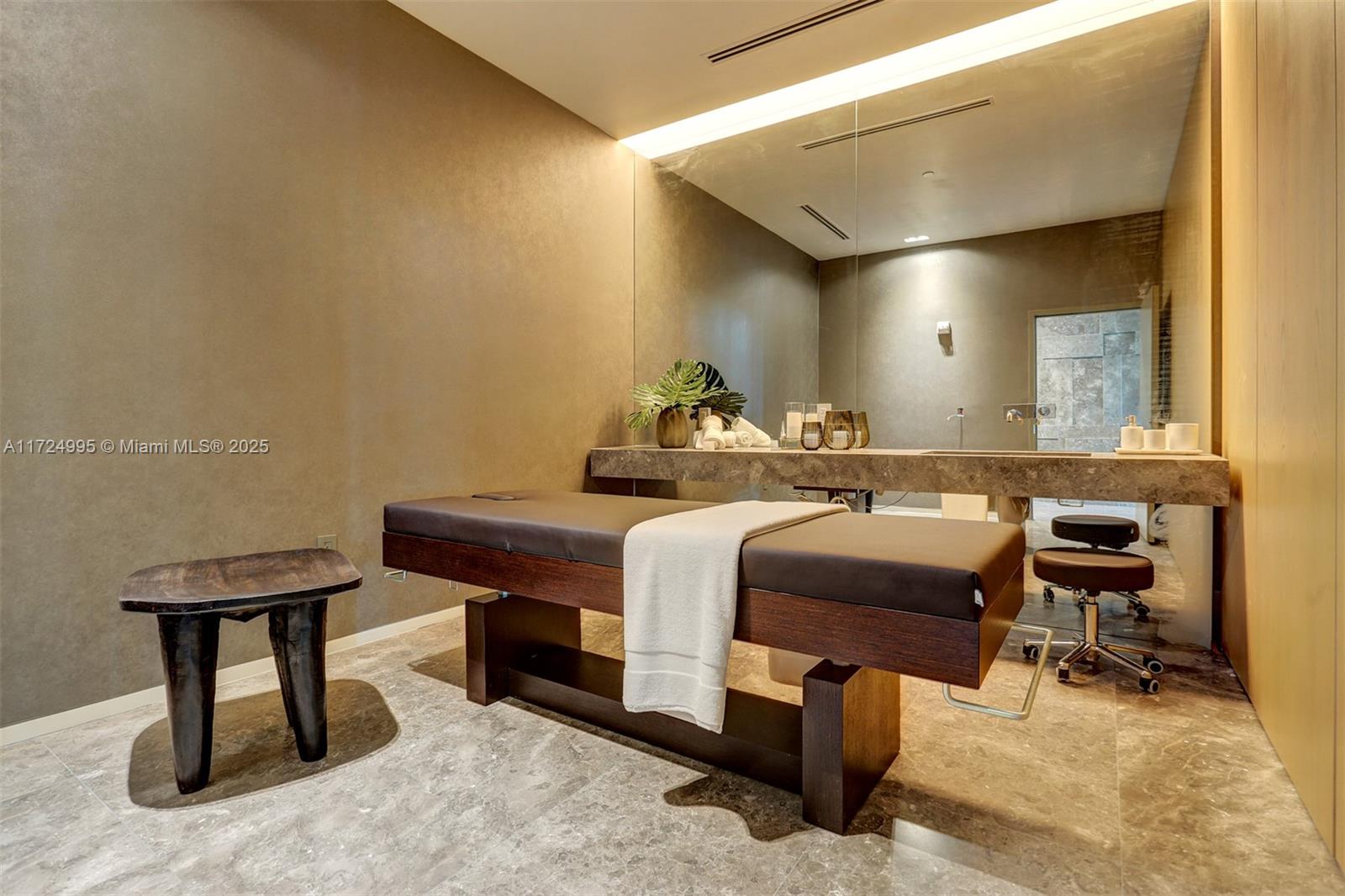 PARAISO BAY CONDO - Residential