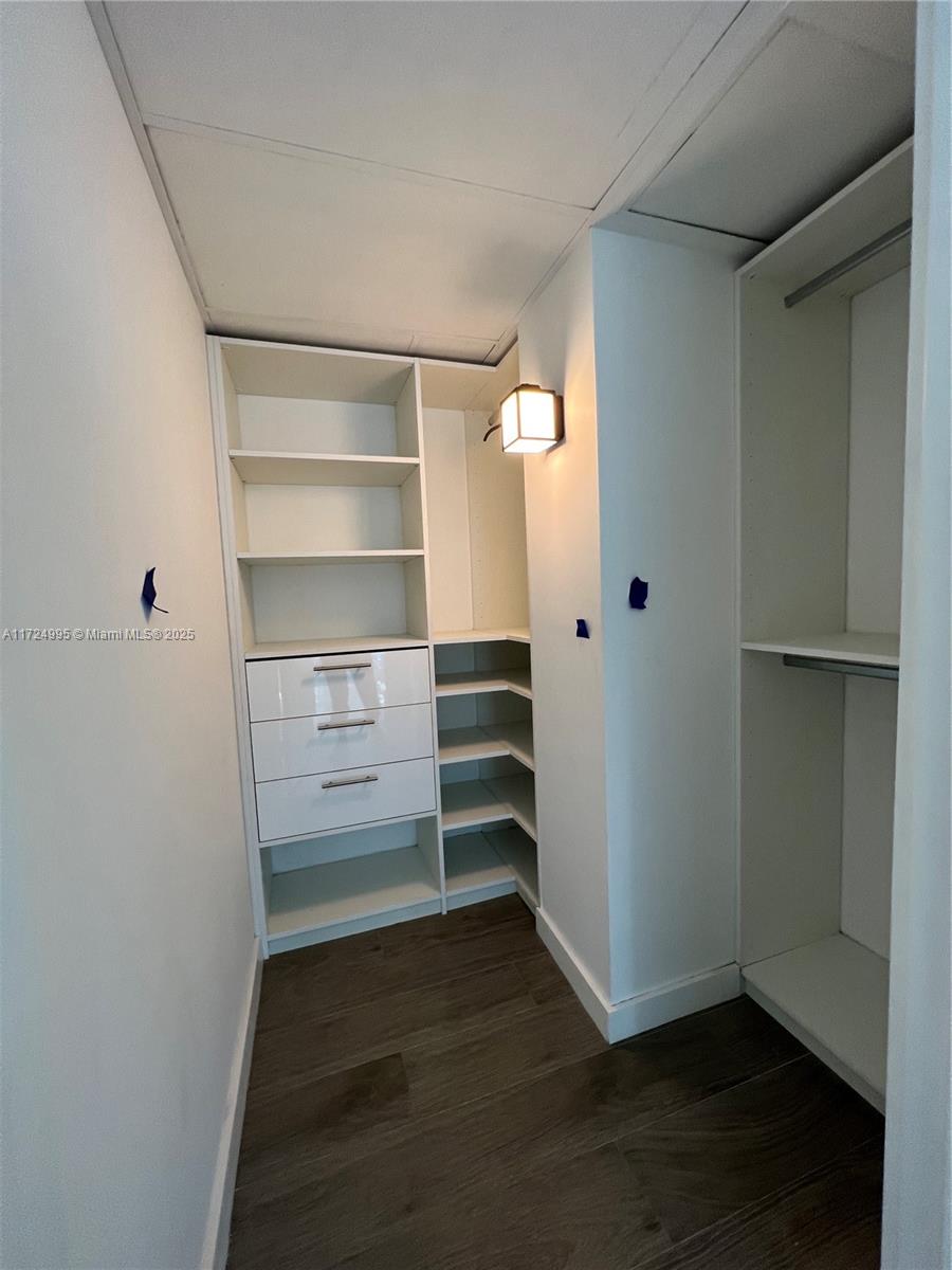 PARAISO BAY CONDO - Residential
