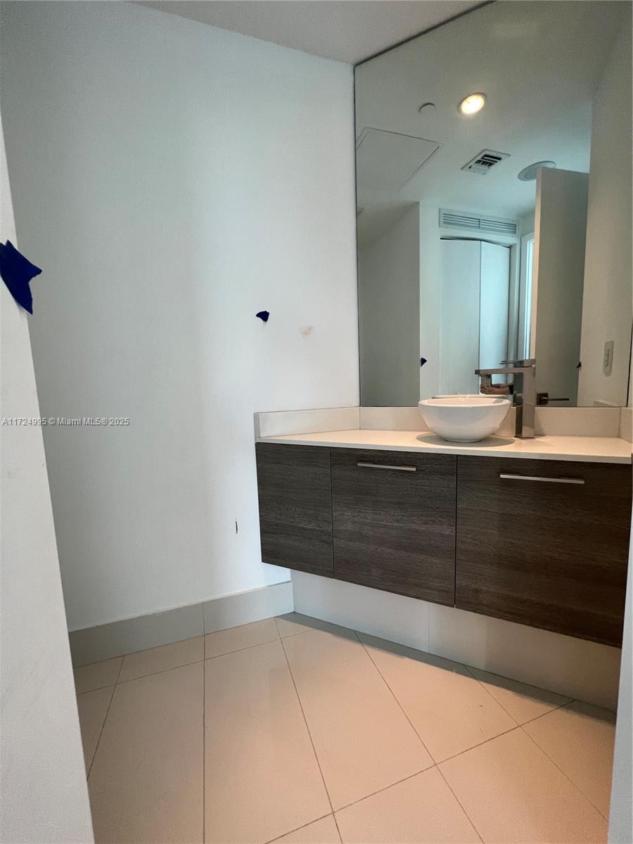 PARAISO BAY CONDO - Residential