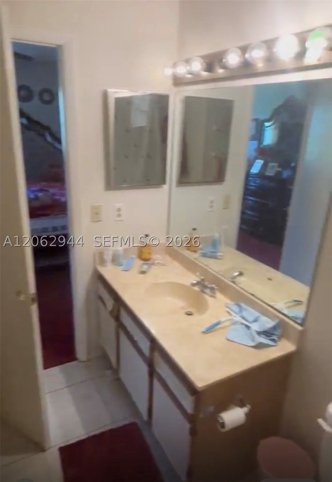 2429 Lena Ln