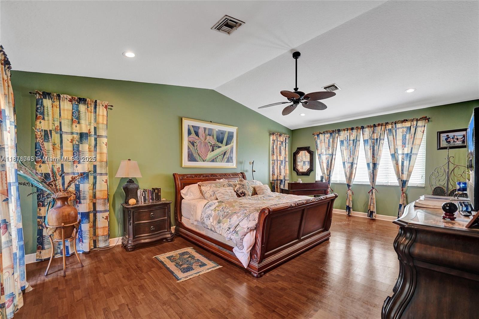 WINDSOR PALMS - Residential