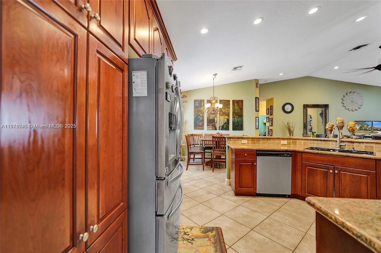 WINDSOR PALMS - Residential