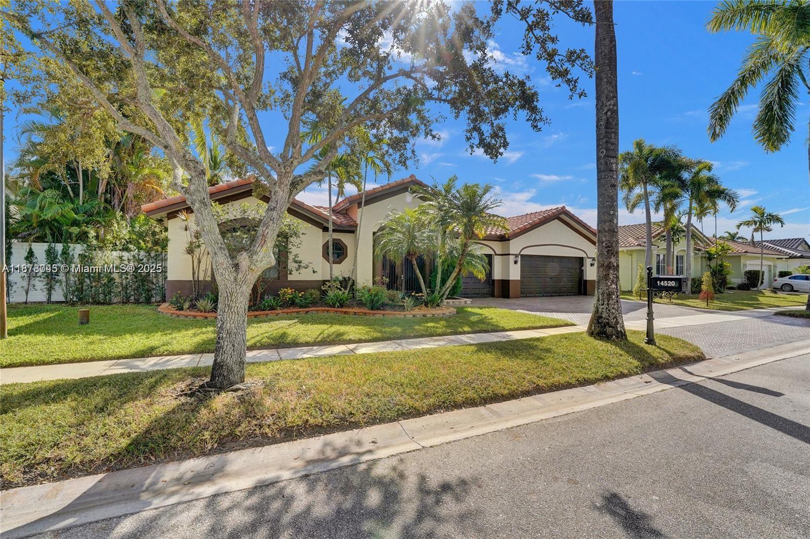 WINDSOR PALMS - Residential