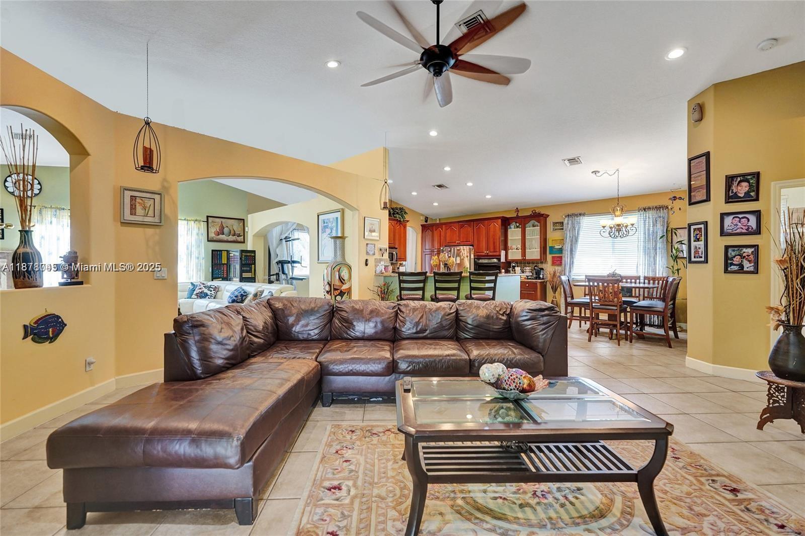 WINDSOR PALMS - Residential