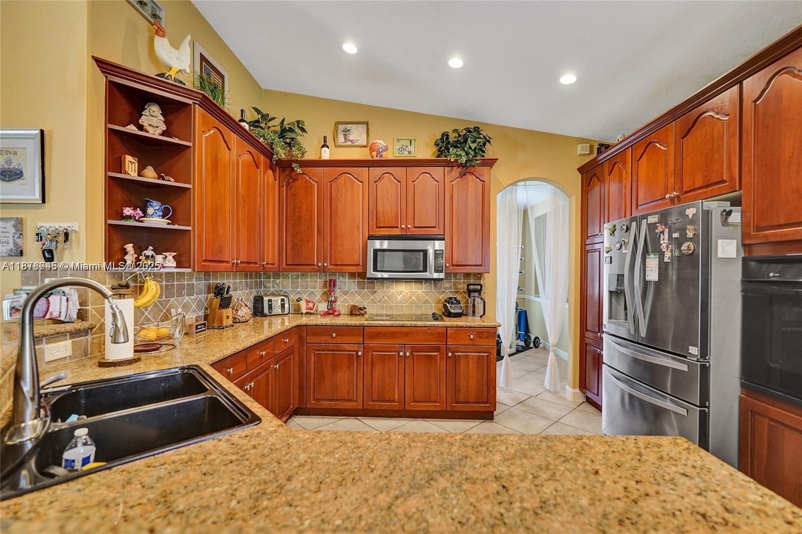 WINDSOR PALMS - Residential