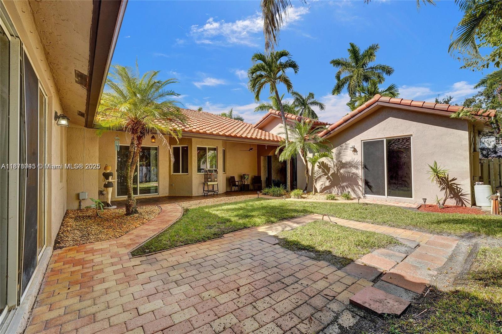 WINDSOR PALMS - Residential