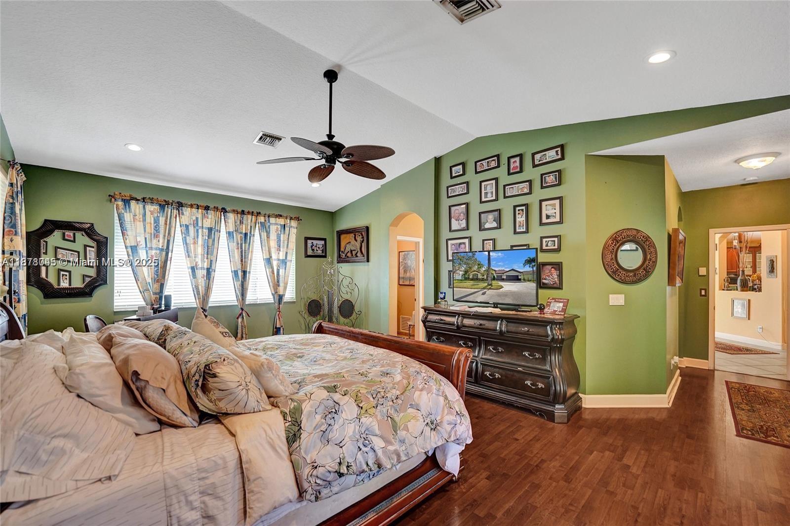 WINDSOR PALMS - Residential