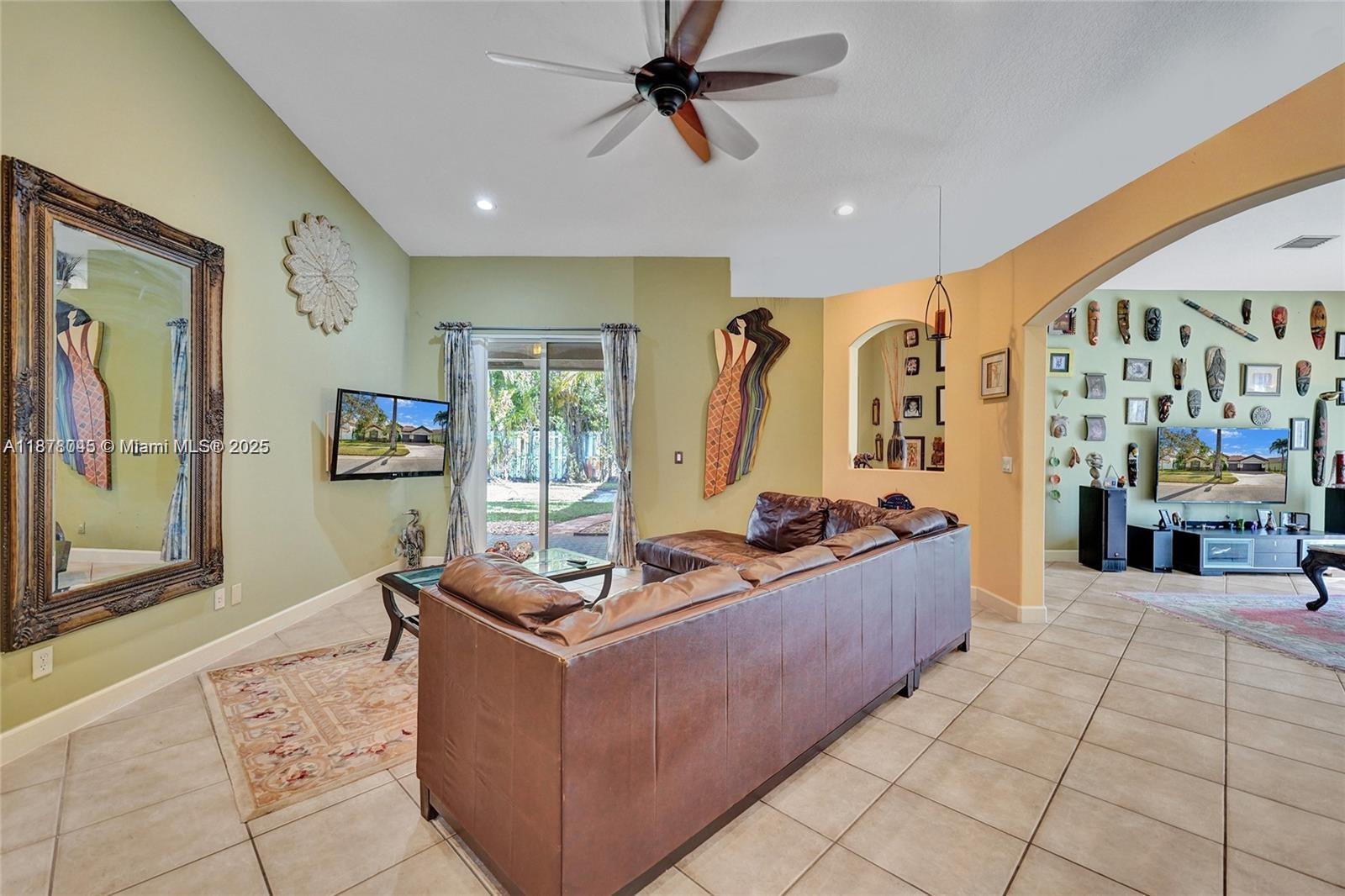 WINDSOR PALMS - Residential