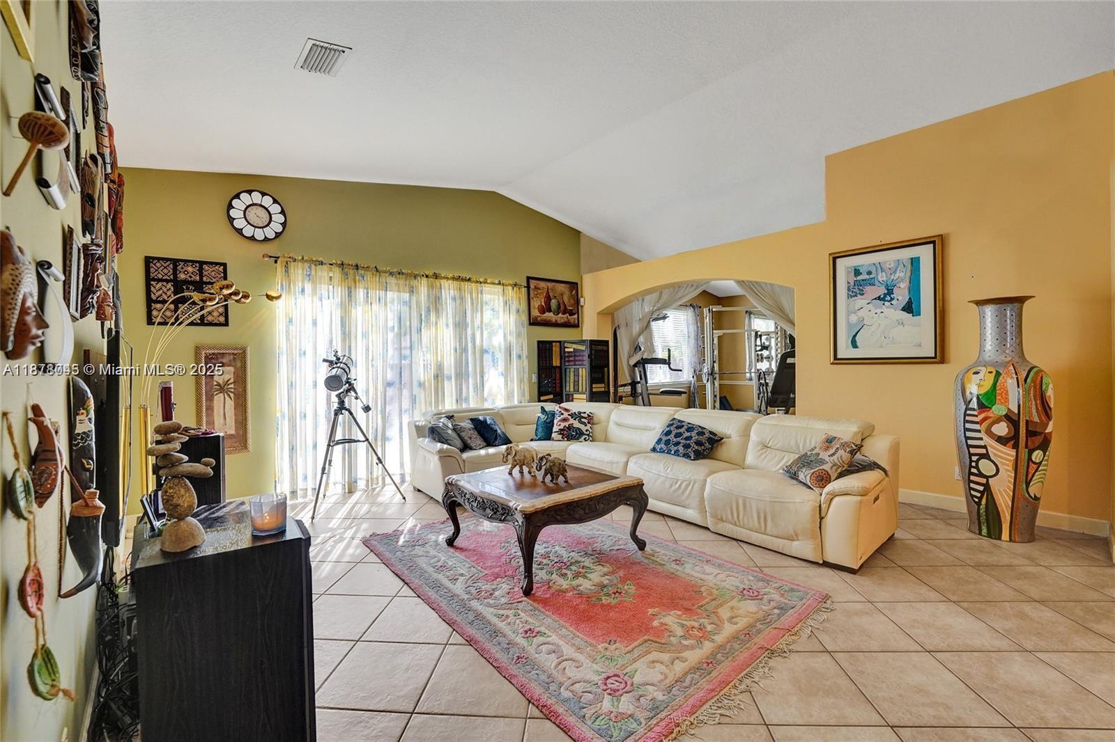 WINDSOR PALMS - Residential