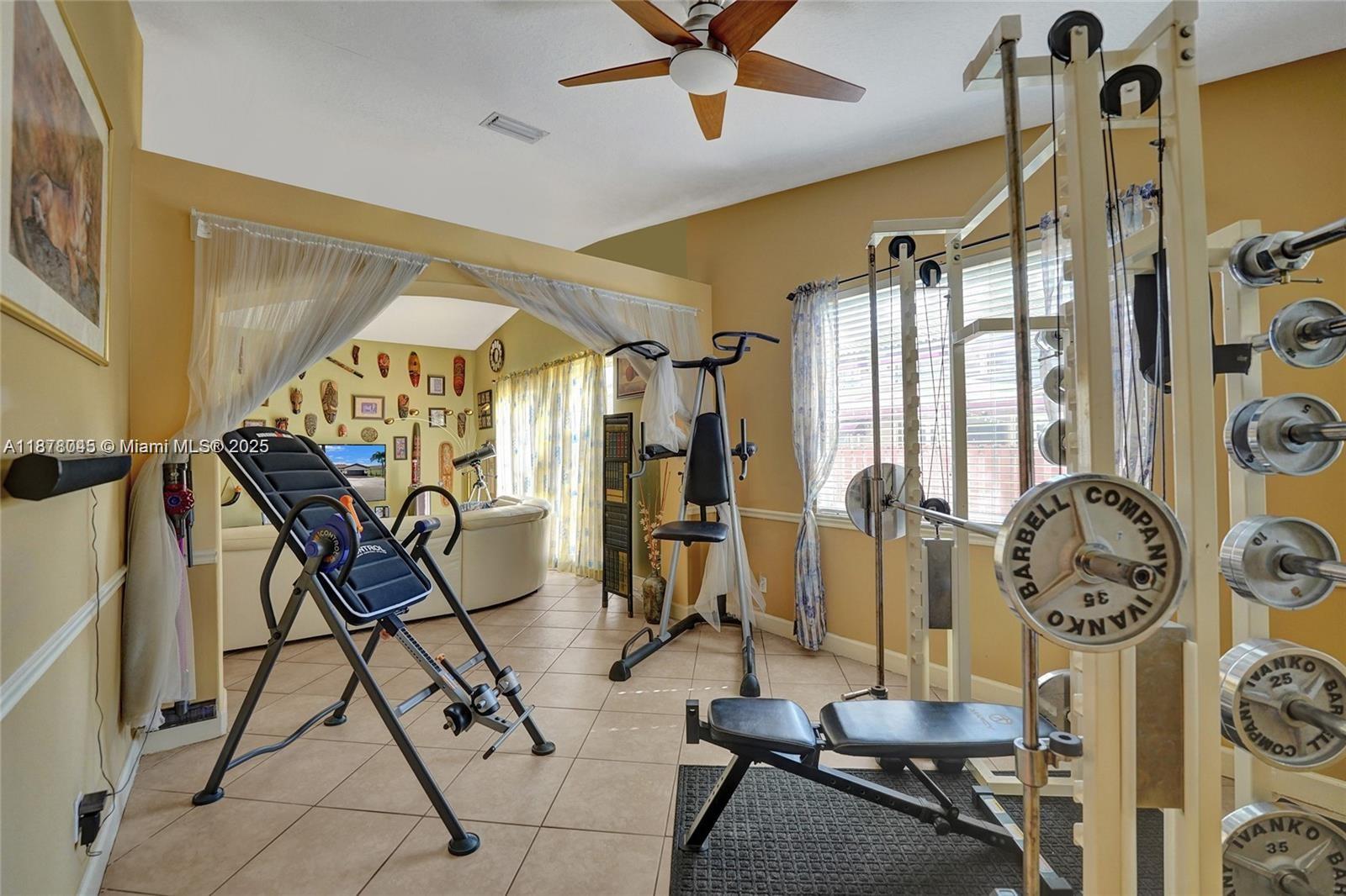 WINDSOR PALMS - Residential