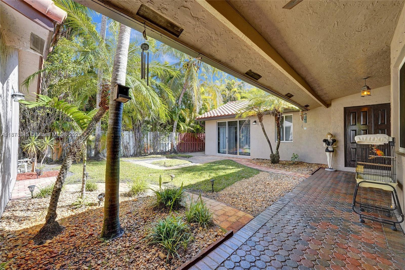 WINDSOR PALMS - Residential