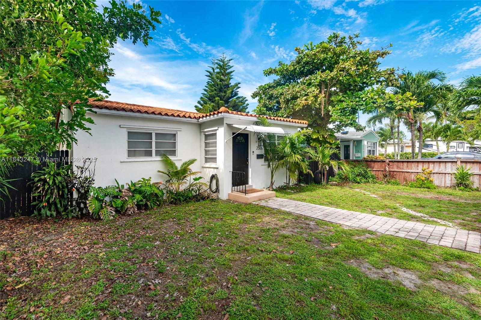 Check out this amazing property! 2 free-standing structures: a 2/1 house + cottage efficiency! Perfect for Airbnb, rental income, or in-laws!*
*Zoned RM-9 for growth*
*Large lot with space for RV & Boat*
Huge backyard for BBQs & fun!
No HOA & just a bike ride to HYWD beach!
