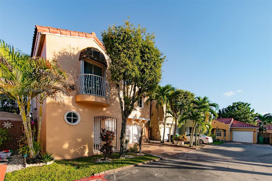 NICELY UPDATED 3 BEDROOM 2.5 BATH, LAKE VIEW SINGLE FAMILY HOME. ENGINEER WOOD IN THE LIVING ROOM, TRAVERTINE FLOORS FLOOR IN DINING AREA. KITCHEN HAS GRANITE, AND NEWER APPLIANCES. STAIRS HAVE BEEN UPDATED. ALL BEDROOMS WITH PERGO FLOORS. BATHROOMS ARE UPGRADED. WITH 3 PARKING SPACES,(1 CAR GARAGE AND 2 GUEST PARKING IN FRONT OF THE HOUSE.) ENJOY YOUR BARBEQUES WITH YOUR FAMILY AND FRIENDS, IN A VERY NICE, FENCED IN AND SPACIOUS LAKE VIEW PATIO. ENJOY COCONUT TREES and HOBOS/CIRHUELAS TREE. CLOSE TO PALMETTO AND 836. HAVE COSTCO AT YOUR REACH. A SMALL STORAGE UNIT IN THE PATIO. CALL AND TEXT LISTING AGENT FOR YOUR SHOWINGS PLEASE.