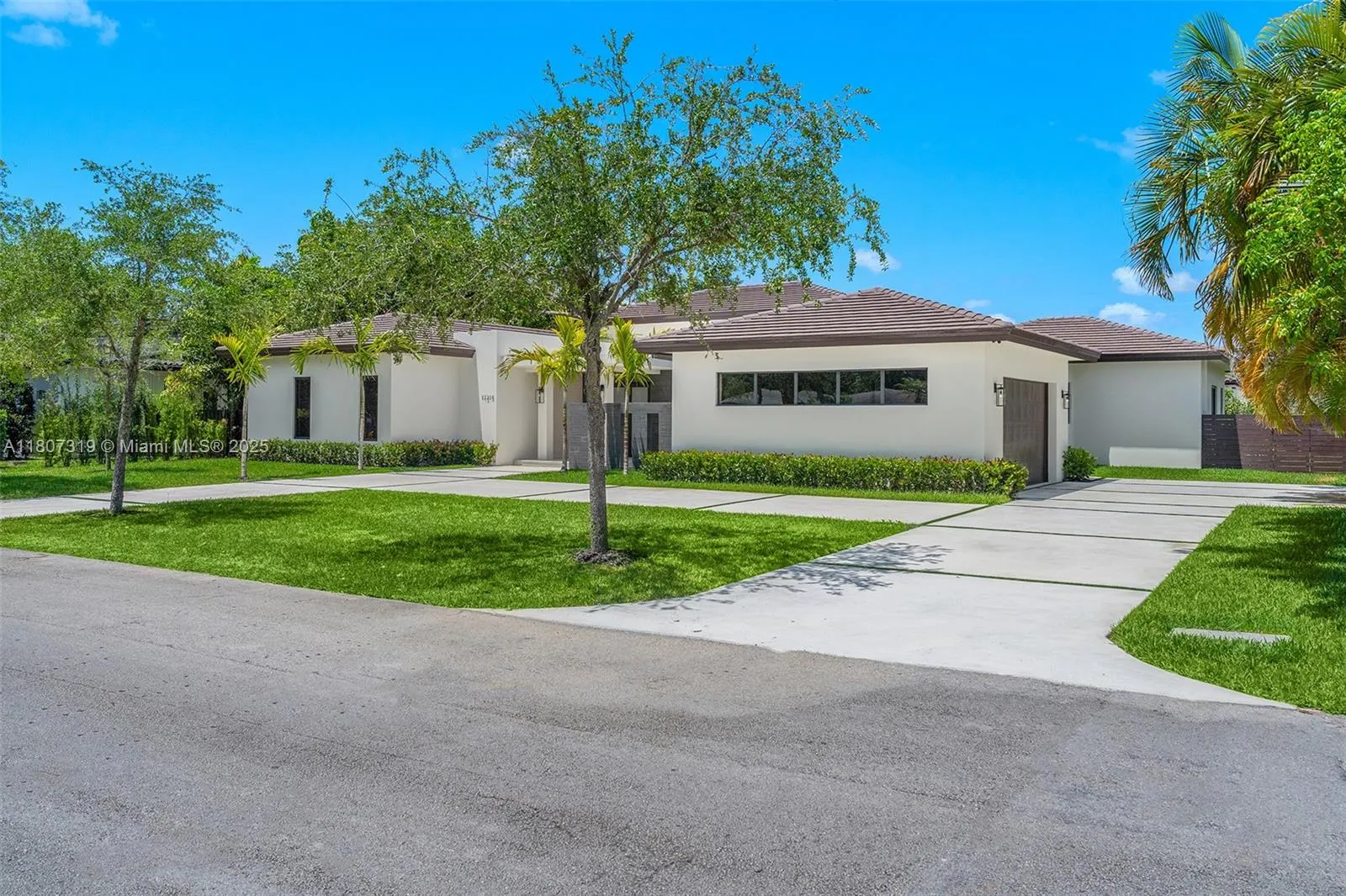 Palmetto Bay, Florida 33157, United States, 5 Bedrooms Bedrooms, ,5 BathroomsBathrooms,Residential,Active,134717