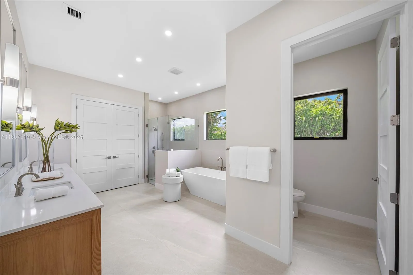 Palmetto Bay, Florida 33157, United States, 5 Bedrooms Bedrooms, ,5 BathroomsBathrooms,Residential,Active,134717