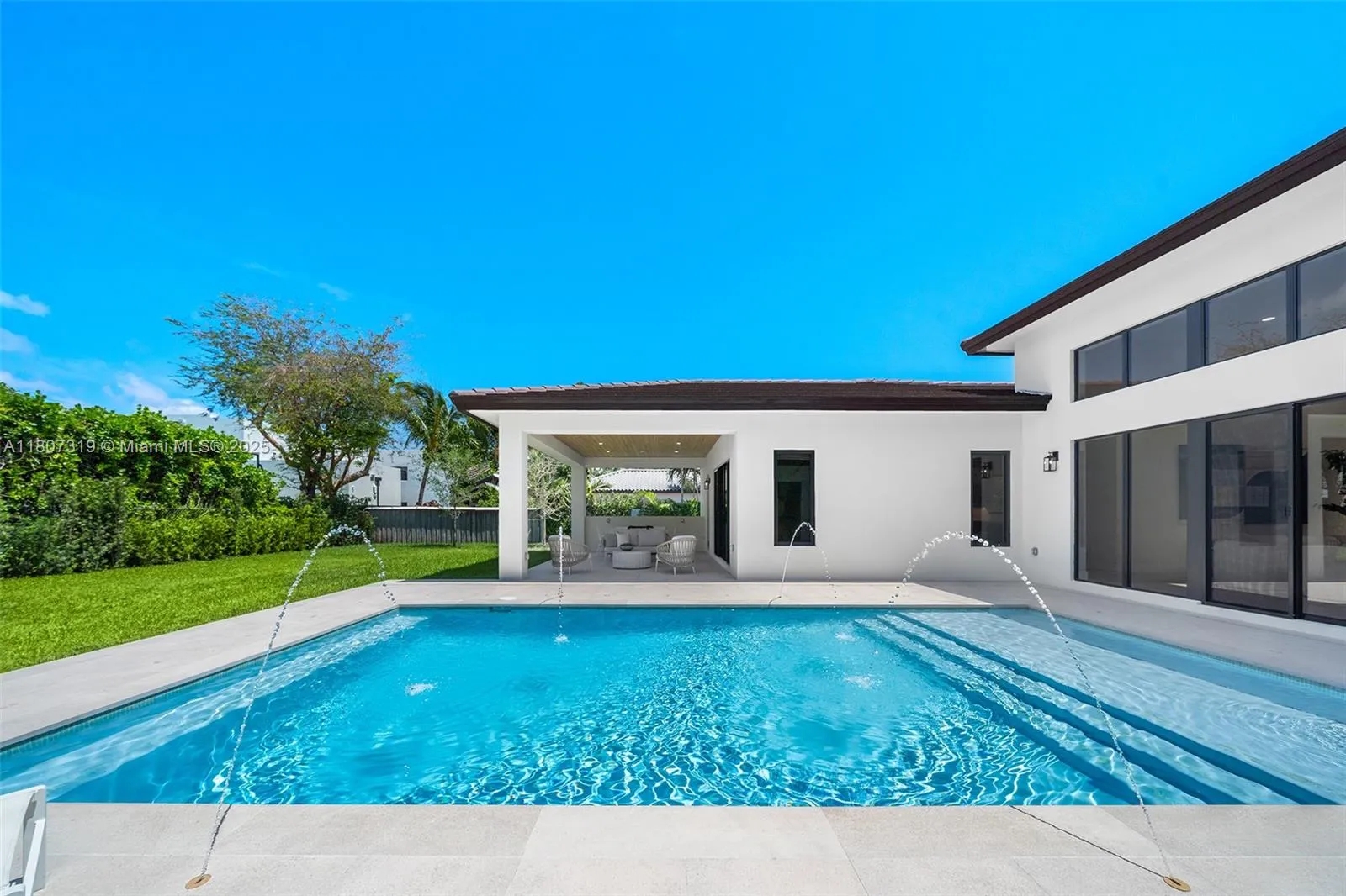 Palmetto Bay, Florida 33157, United States, 5 Bedrooms Bedrooms, ,5 BathroomsBathrooms,Residential,Active,134717