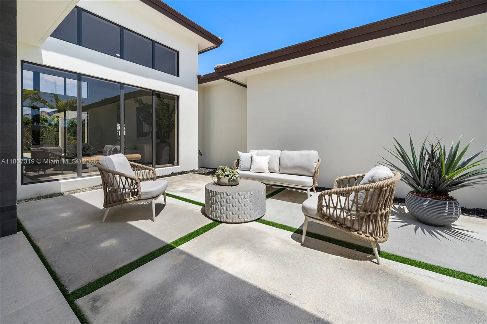 Palmetto Bay, Florida 33157, United States, 5 Bedrooms Bedrooms, ,5 BathroomsBathrooms,Residential,Active,134717