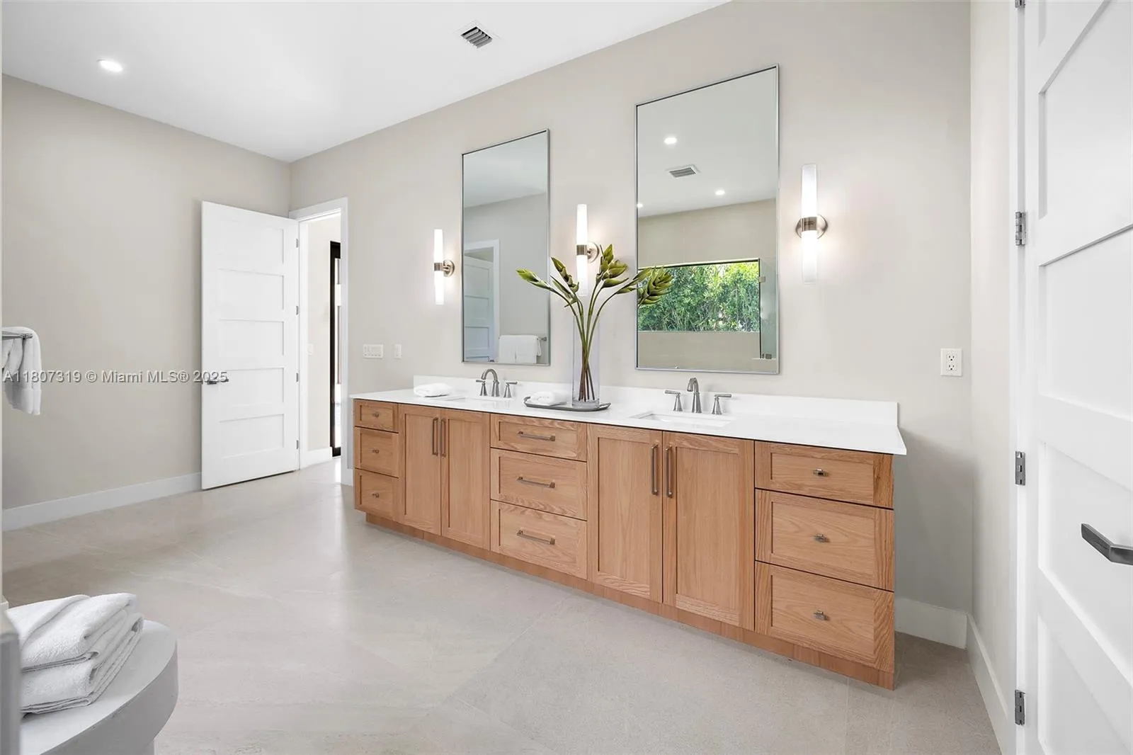 Palmetto Bay, Florida 33157, United States, 5 Bedrooms Bedrooms, ,5 BathroomsBathrooms,Residential,Active,134717