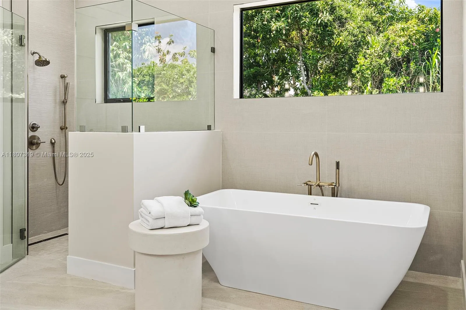 Palmetto Bay, Florida 33157, United States, 5 Bedrooms Bedrooms, ,5 BathroomsBathrooms,Residential,Active,134717