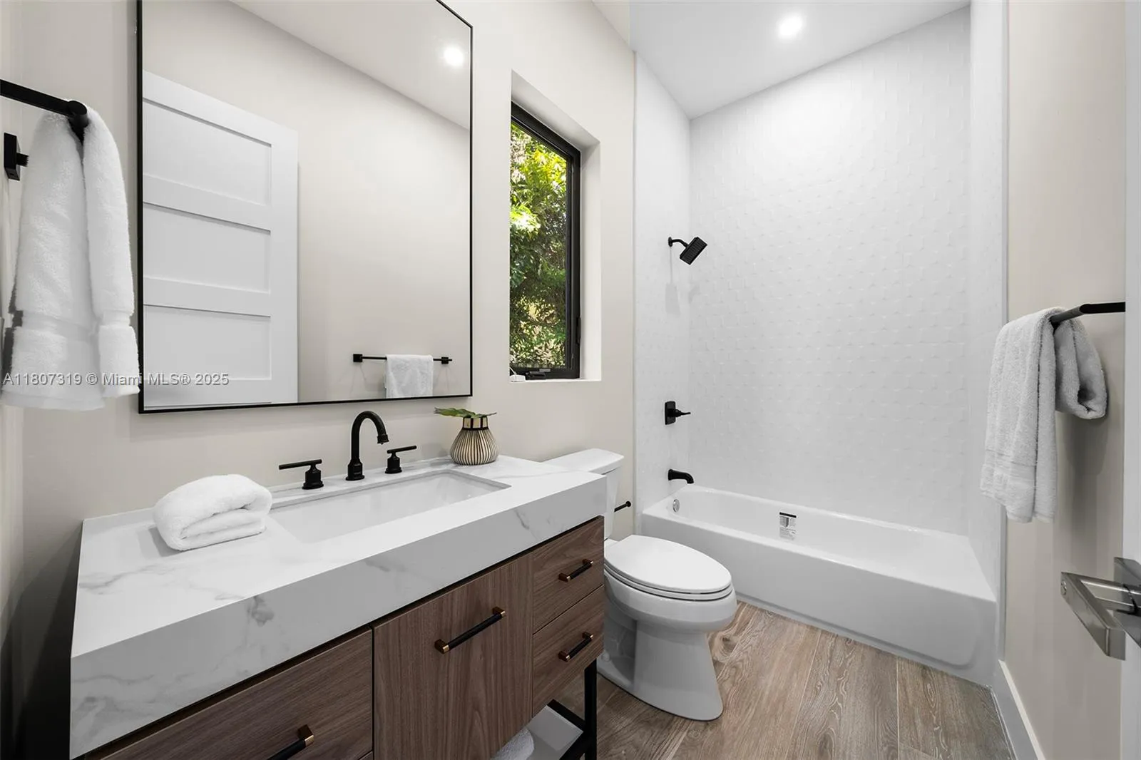 Palmetto Bay, Florida 33157, United States, 5 Bedrooms Bedrooms, ,5 BathroomsBathrooms,Residential,Active,134717