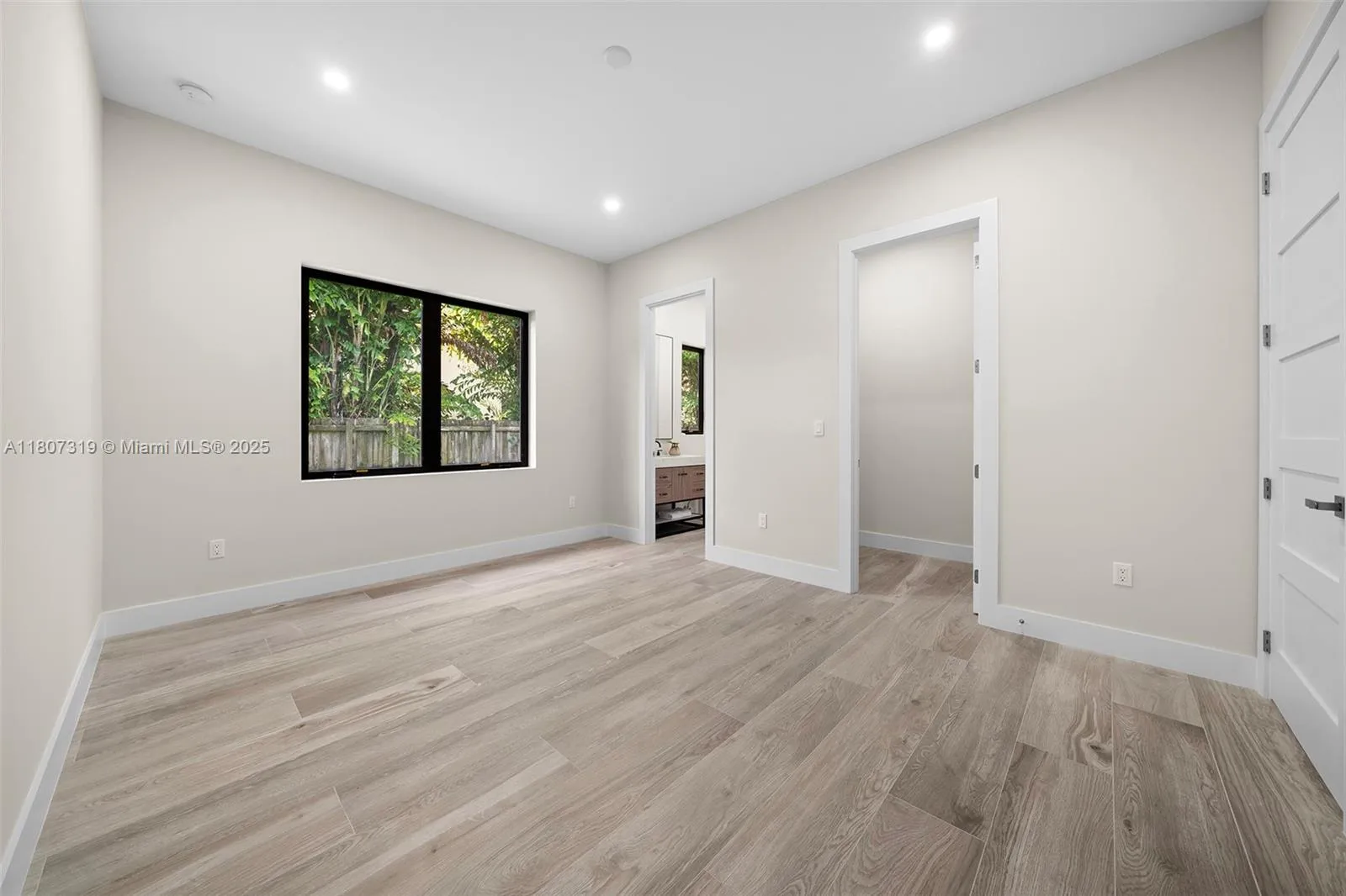 Palmetto Bay, Florida 33157, United States, 5 Bedrooms Bedrooms, ,5 BathroomsBathrooms,Residential,Active,134717