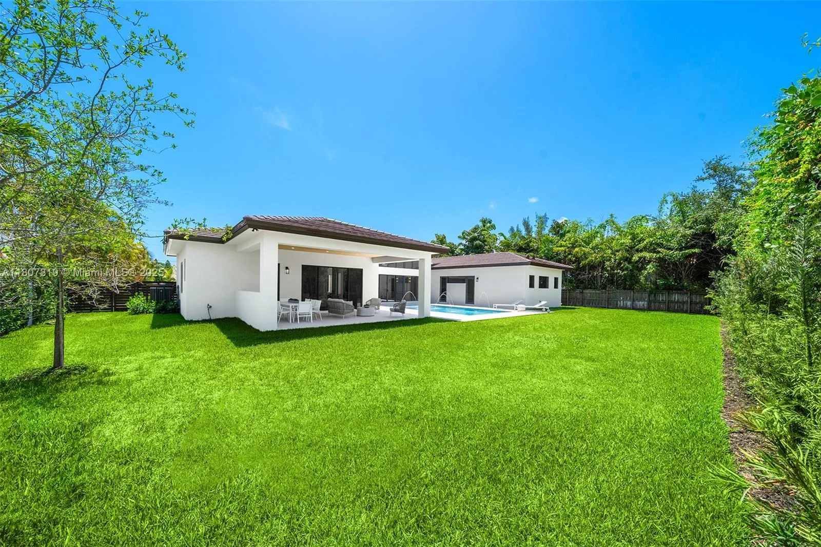 Palmetto Bay, Florida 33157, United States, 5 Bedrooms Bedrooms, ,5 BathroomsBathrooms,Residential,Active,134717