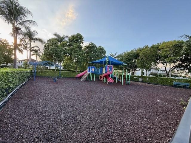 COCO PALM ESTATES - Residential Lease