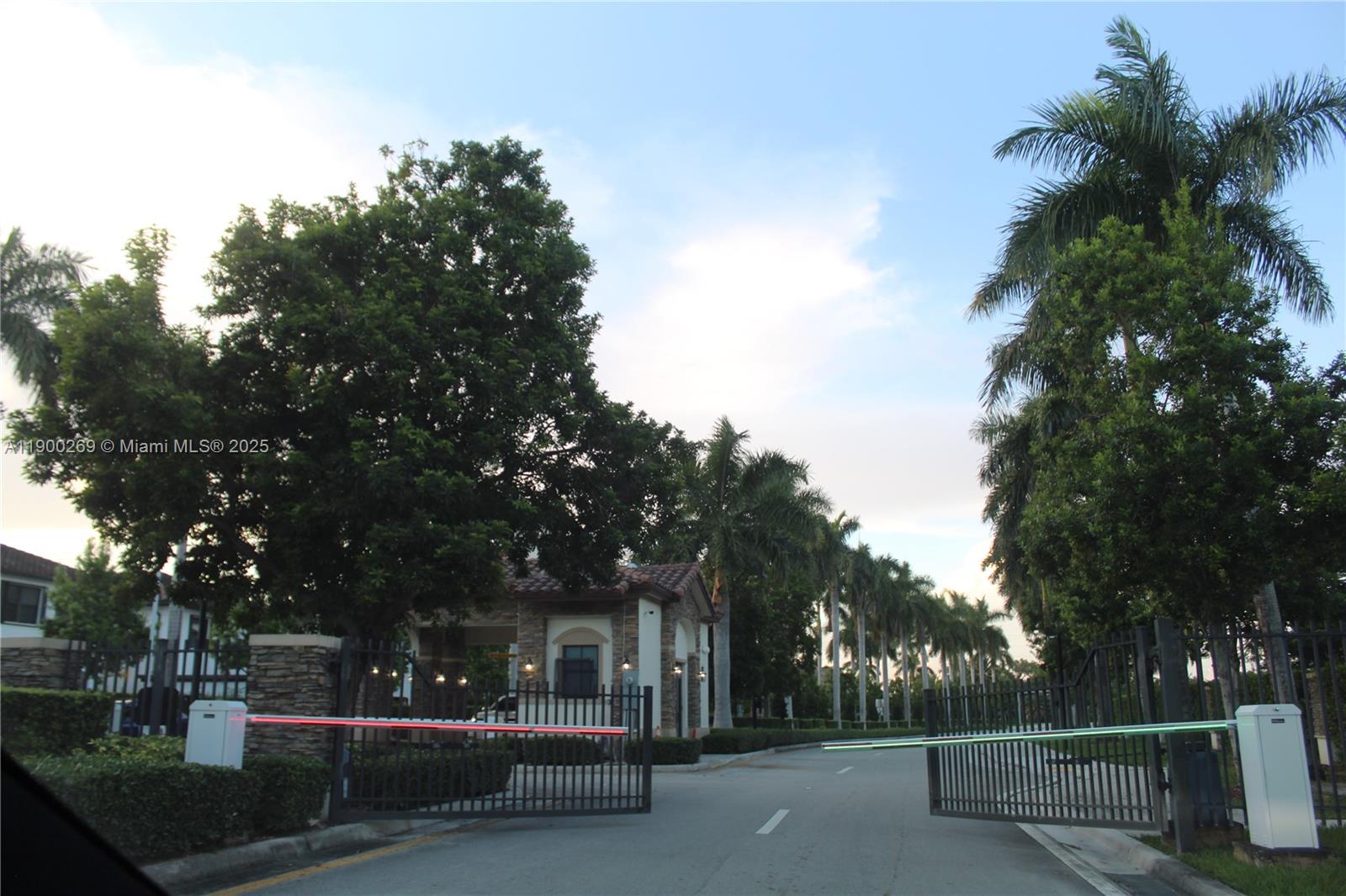 COCO PALM ESTATES - Residential Lease