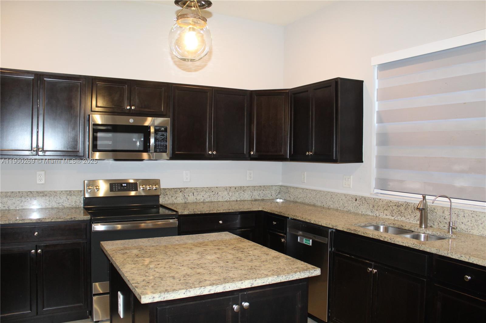 COCO PALM ESTATES - Residential Lease