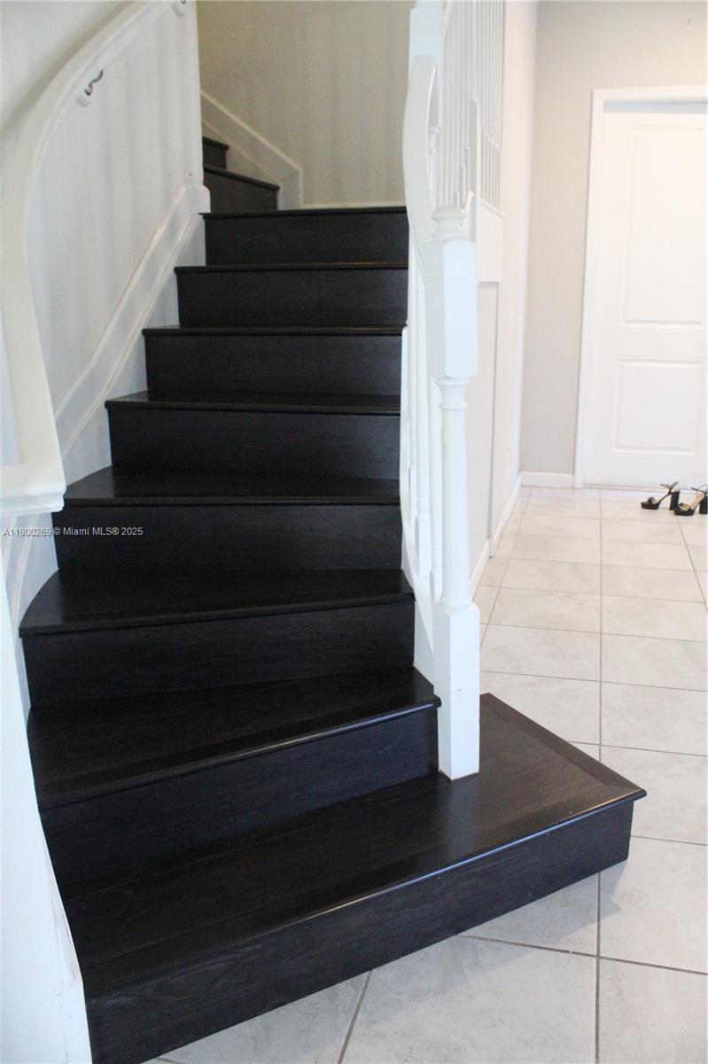 COCO PALM ESTATES - Residential Lease