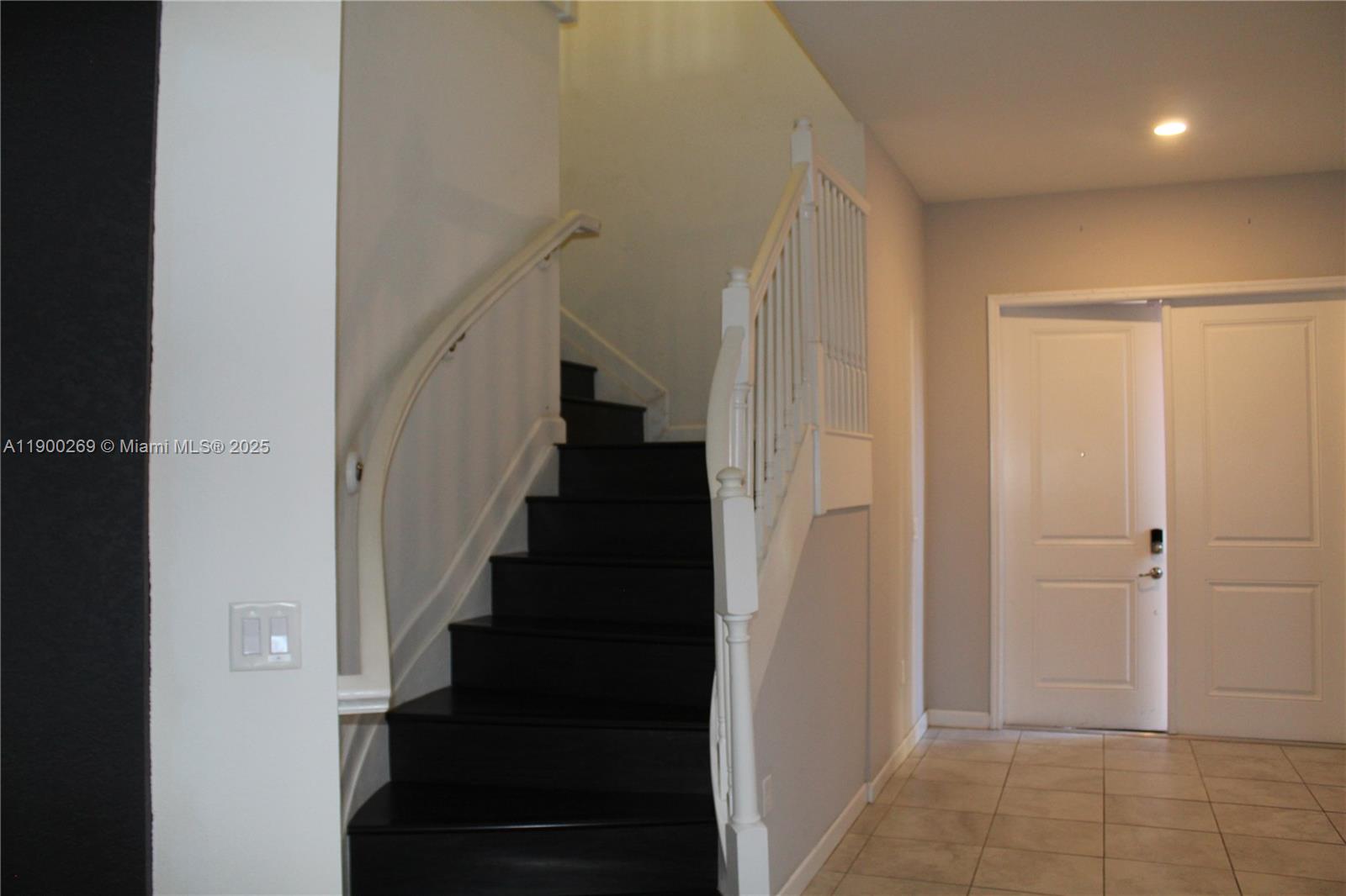 COCO PALM ESTATES - Residential Lease