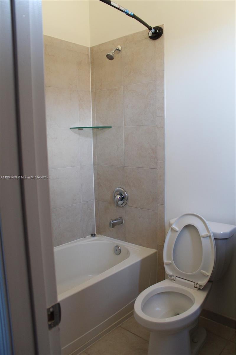 COCO PALM ESTATES - Residential Lease