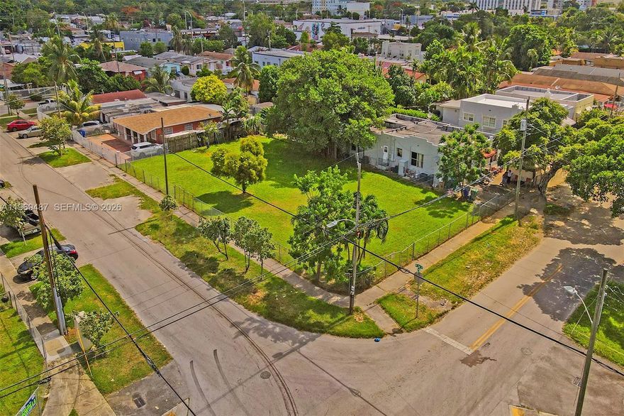Prime Duplex-Zoned Corner Lot in Miami!

This lot is zoned for a duplex, making it an incredible opportunity for builders and investors. It’s centrally located near Wynwood, the airport, hospitals, and more, offering spectacular potential. The seller is motivated!