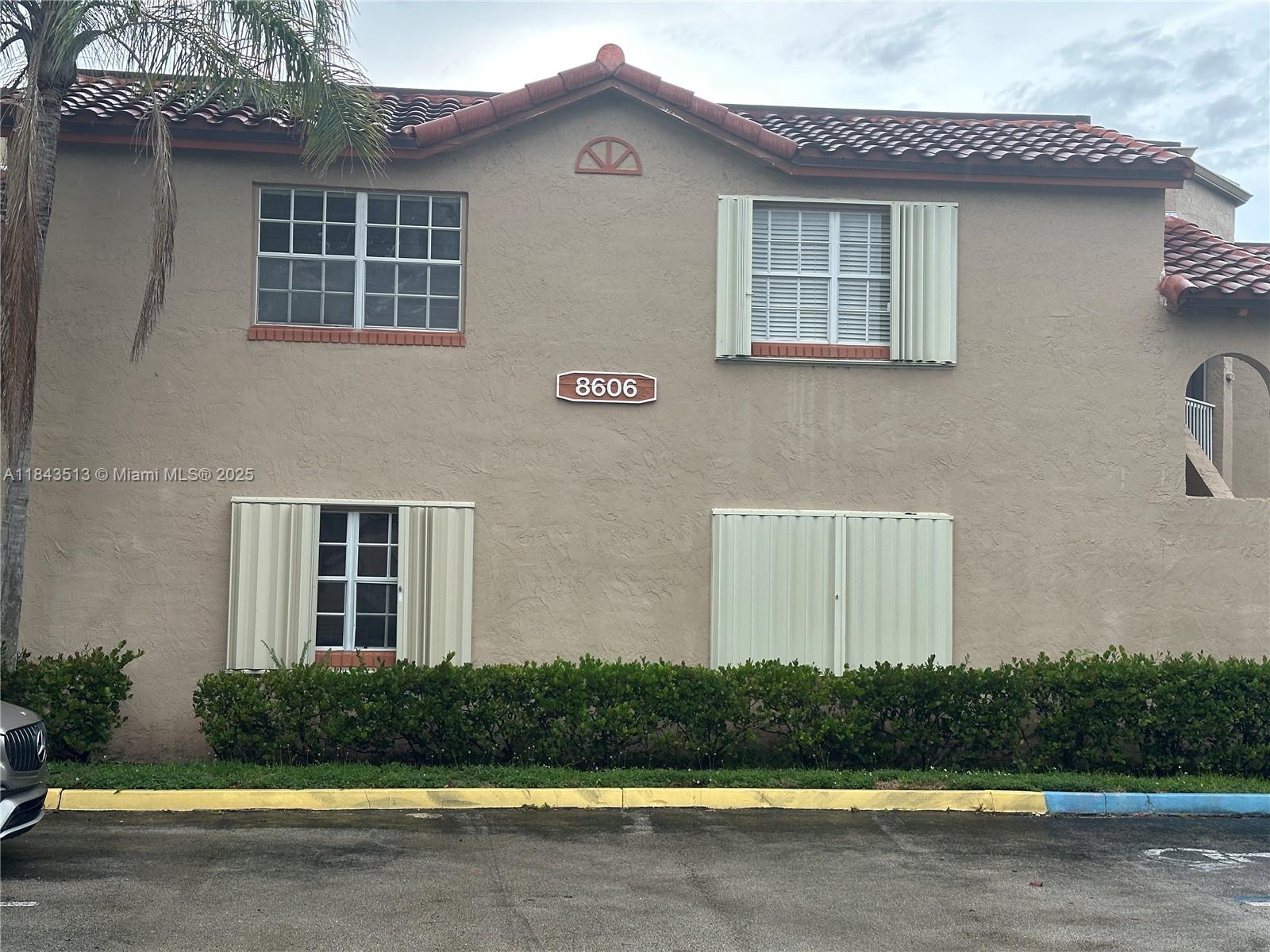 Welcome to this charming 1-bedroom, 2 bathroom fully furnished unit located in the serene and highly desirable Windmill Lakes community. Thoughtfully appointed and move-in ready, this residence offers the perfect blend of comfort, convenience, and style — ideal for individuals or couples seeking a quiet, well-connected lifestyle.
Step into a bright, open living space with tasteful furnishings and modern finishes throughout. Whether you're relaxing at home or entertaining guests, everything you need is right here — just bring your toothbrush!
• Minutes from Windmill Lakes Golf Course
• Easy access to public transportation
• Close to shopping centers, restaurants, and cafés
• Short drive to parks and recreational areas