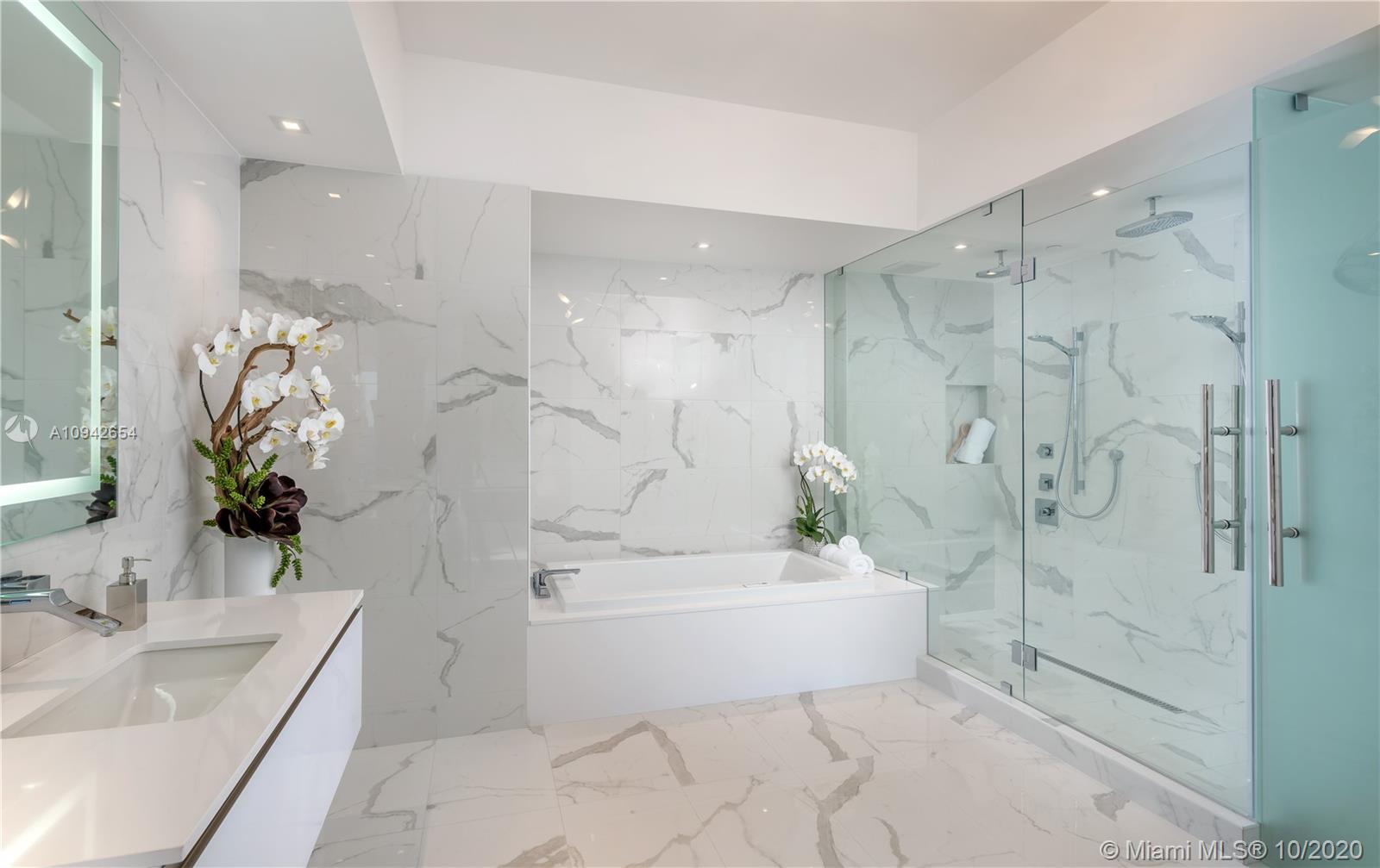 PRIVE CONDO - Residential