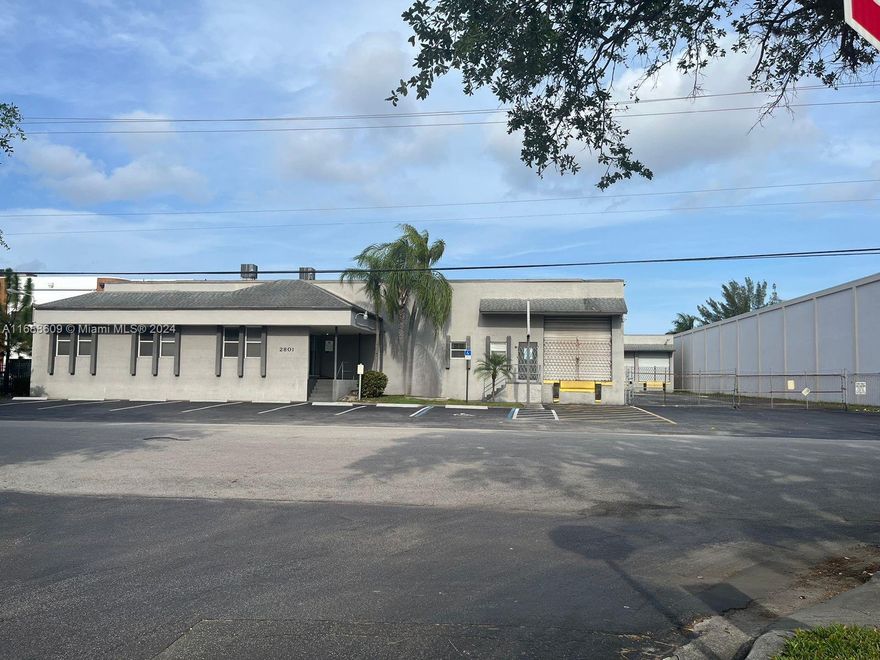 Great opportunity for investor or owner user. This 29,309 Sf Industrial building includes about 3,200 SF Office
Space with 17.5' clear ceiling height and open space is the perfect property for distribution with excellent
location. Lowest asking currently $235.42 PSF. Find Floor plan in attachments.