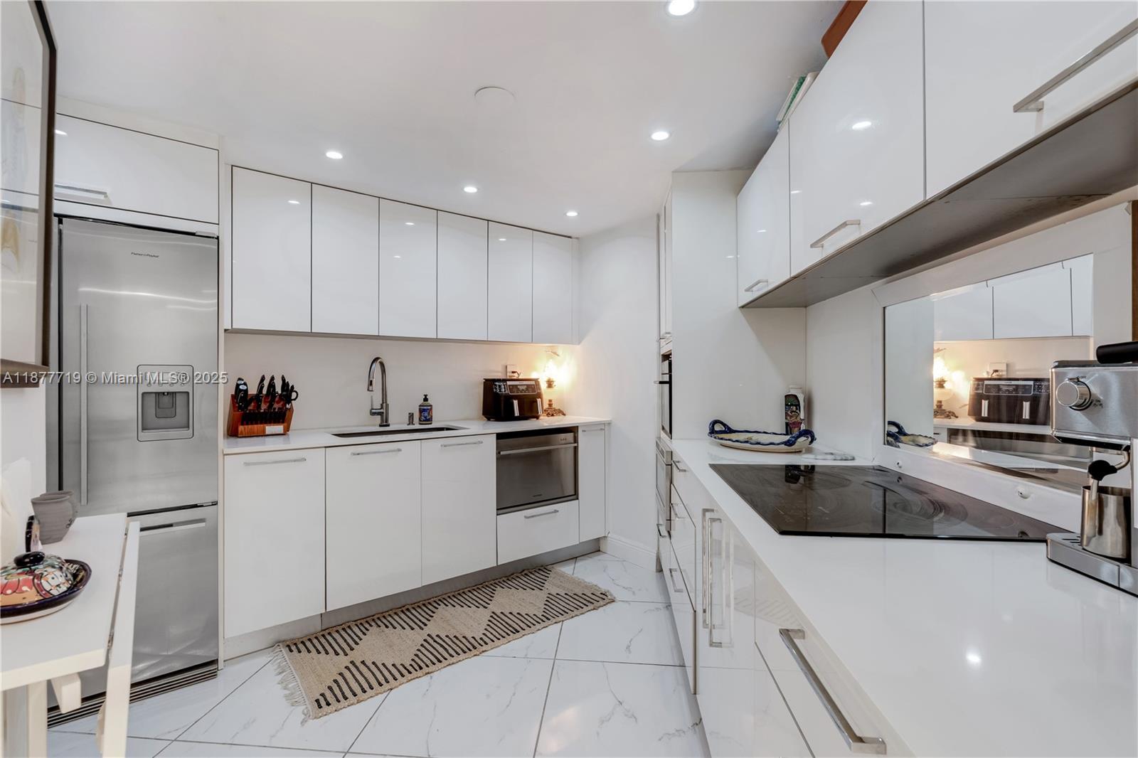 825 Brickell Bay Dr 850