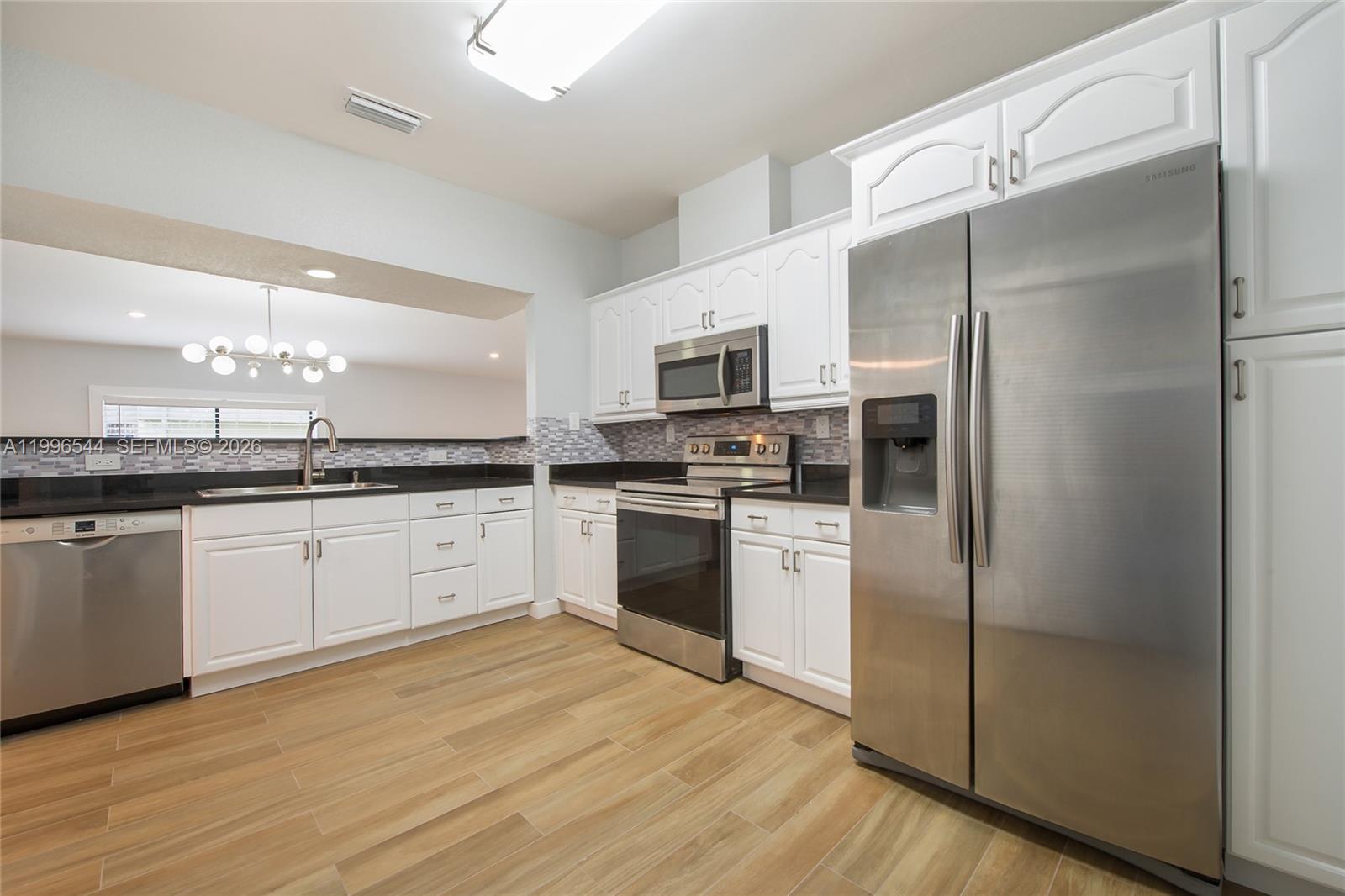 CREEKSIDE VILLAS SEC1 - Residential Lease