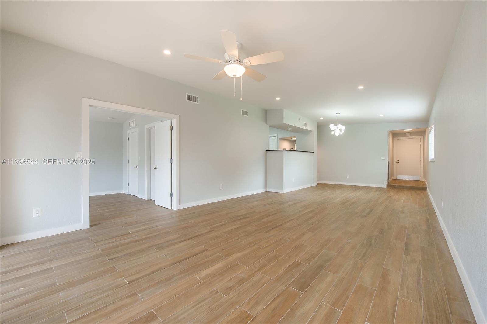 CREEKSIDE VILLAS SEC1 - Residential Lease