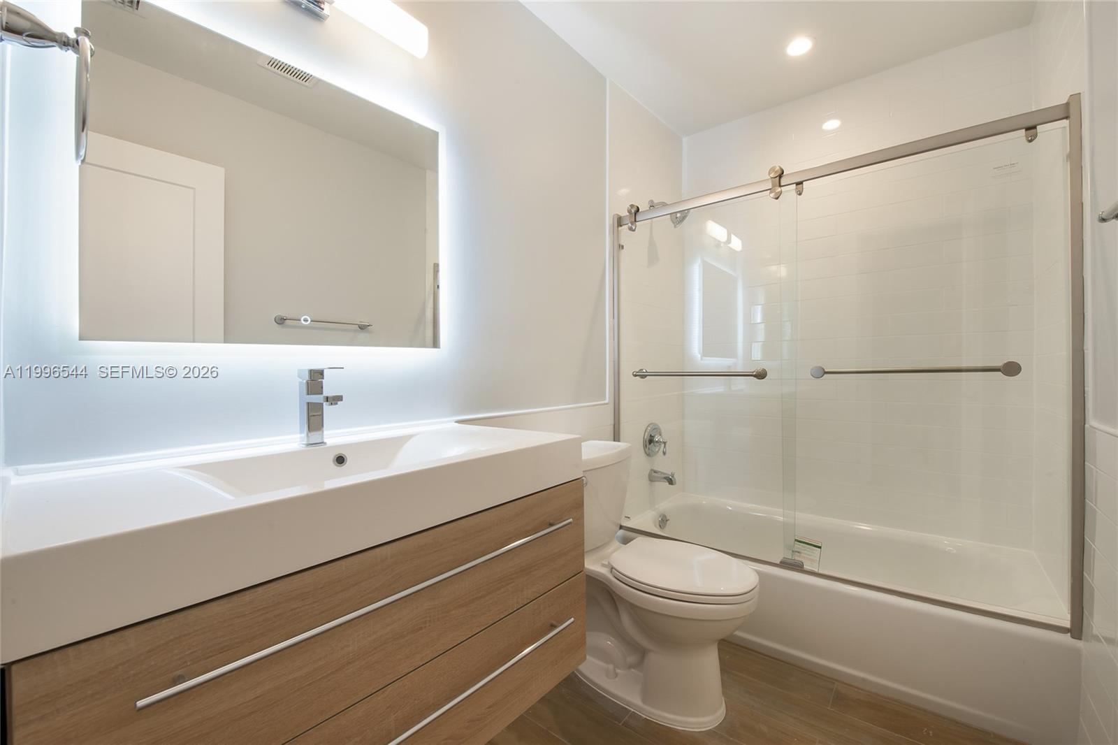 CREEKSIDE VILLAS SEC1 - Residential Lease