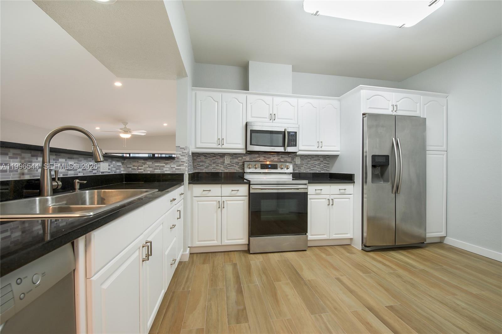 CREEKSIDE VILLAS SEC1 - Residential Lease