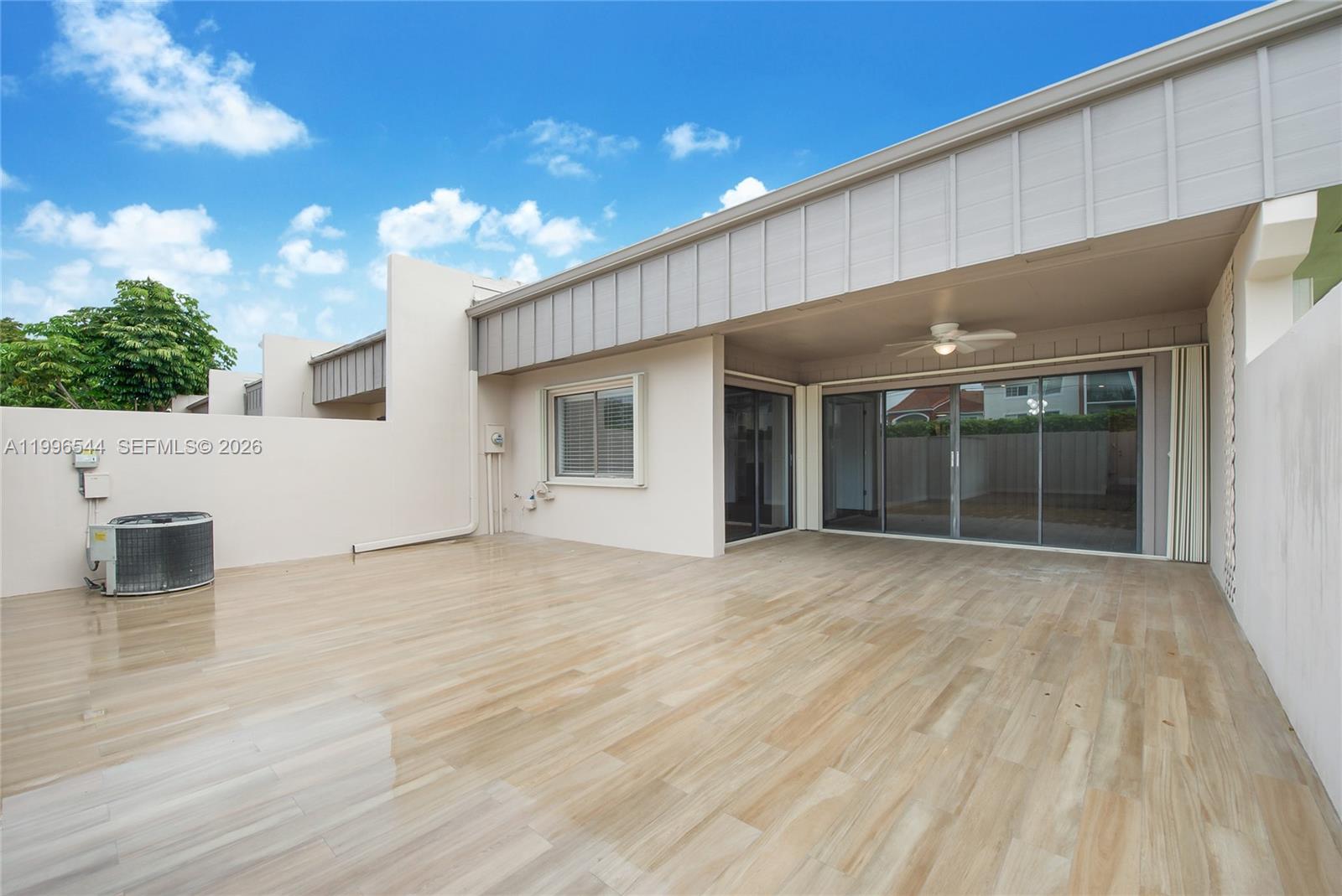 CREEKSIDE VILLAS SEC1 - Residential Lease