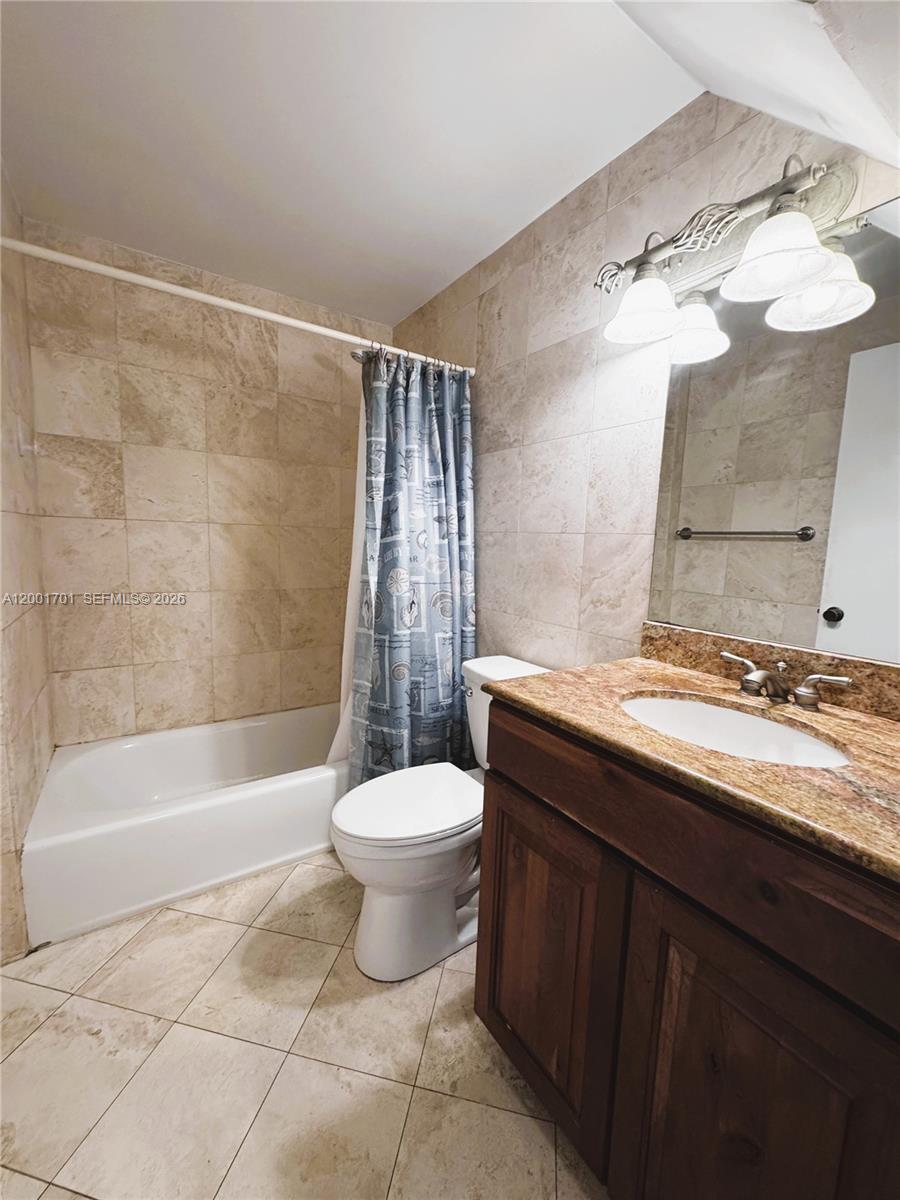 CENTER GROVE VILLAS CONDO - Residential