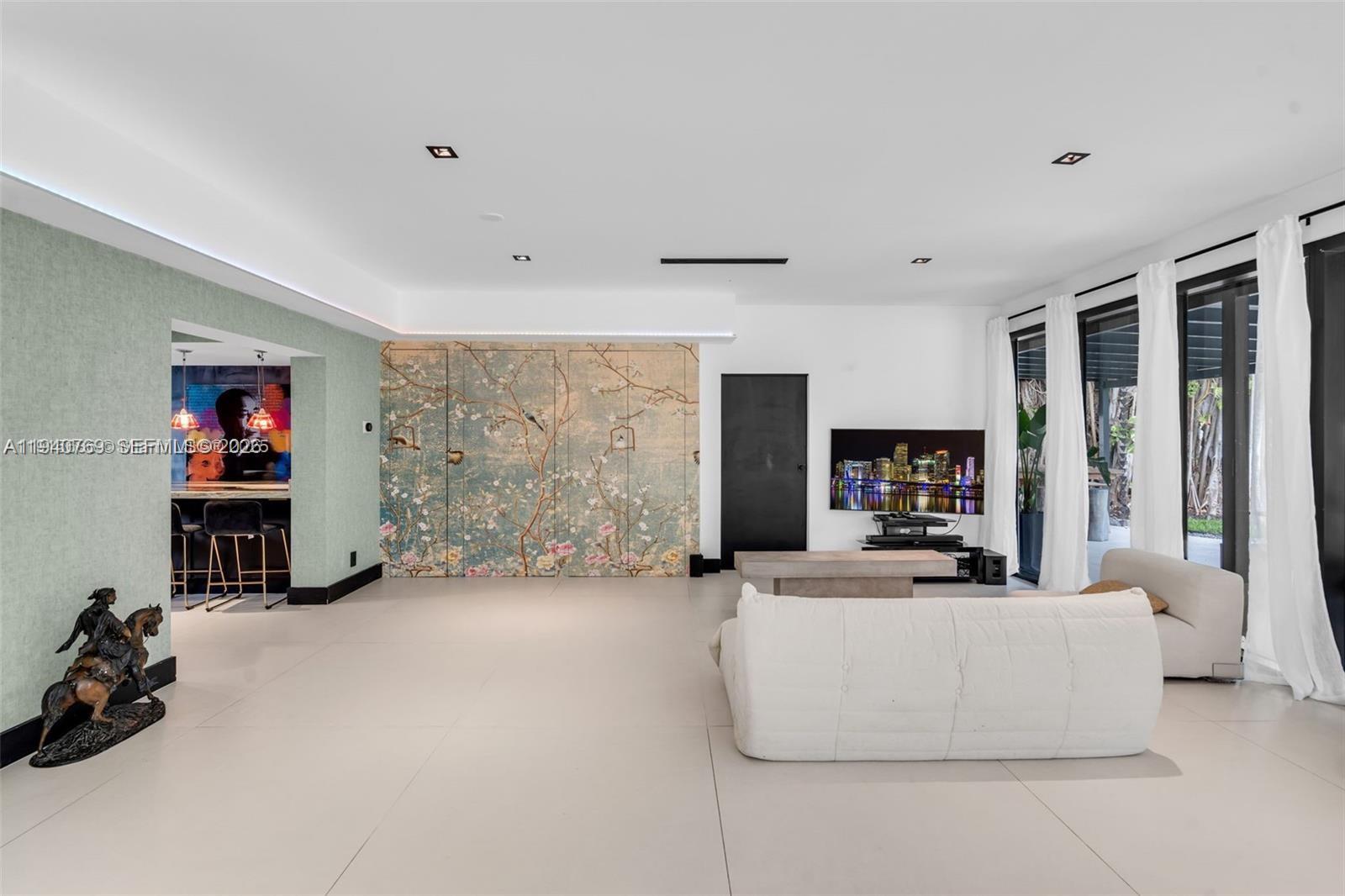 BISCAYNE PINES - Residential